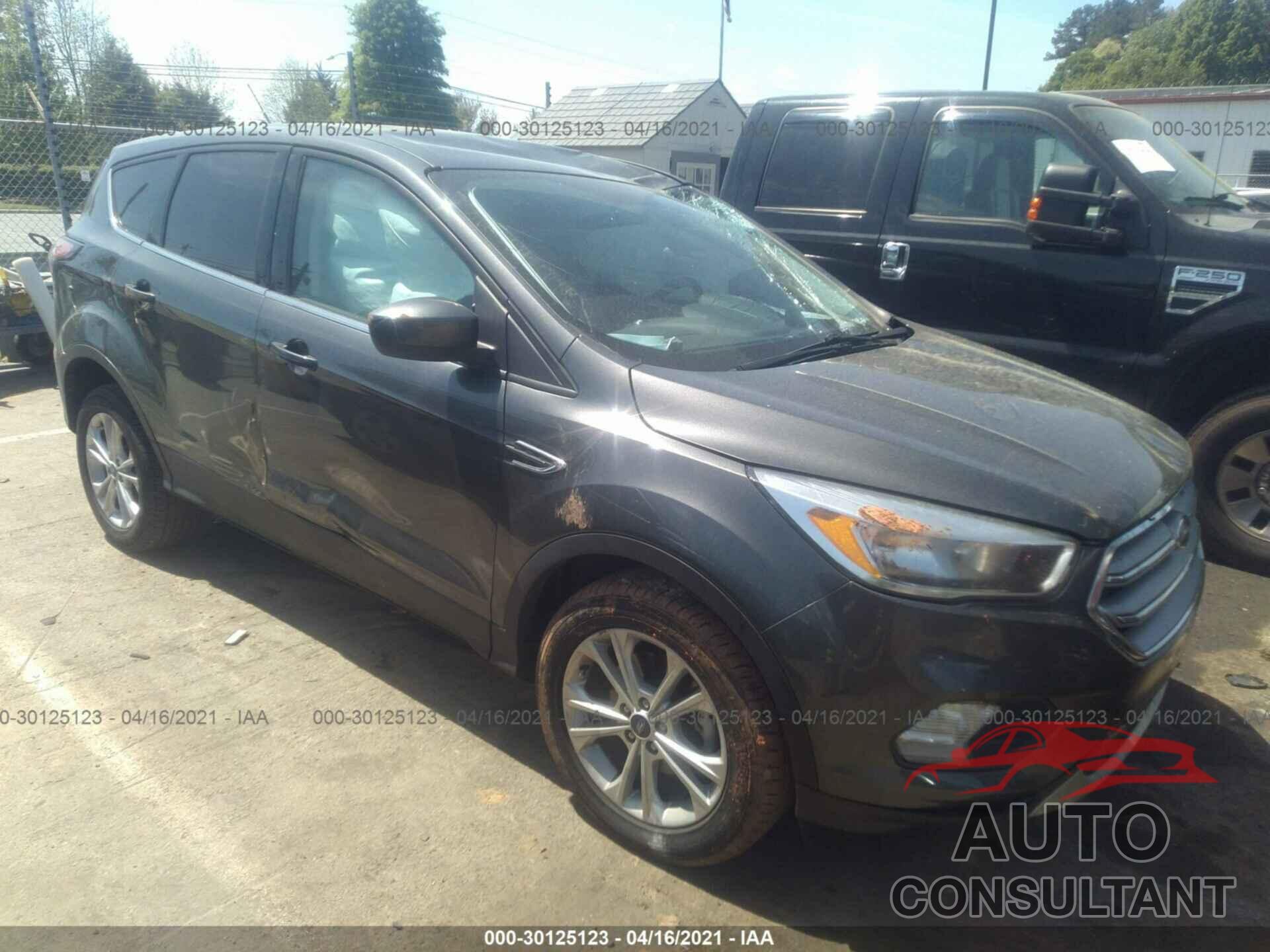 FORD ESCAPE 2017 - 1FMCU0GD8HUA57640