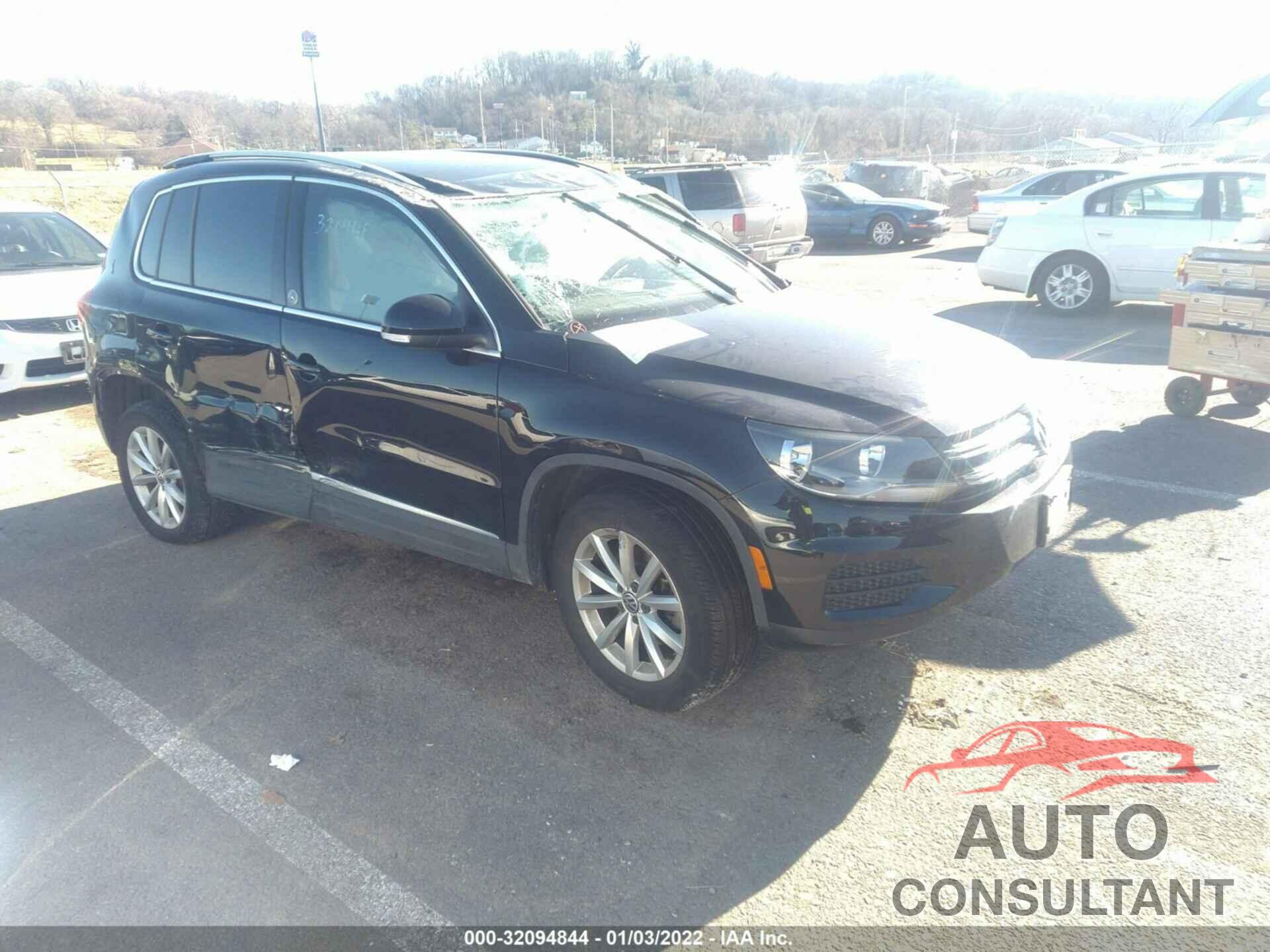 VOLKSWAGEN TIGUAN 2017 - WVGRV7AX4HK005355