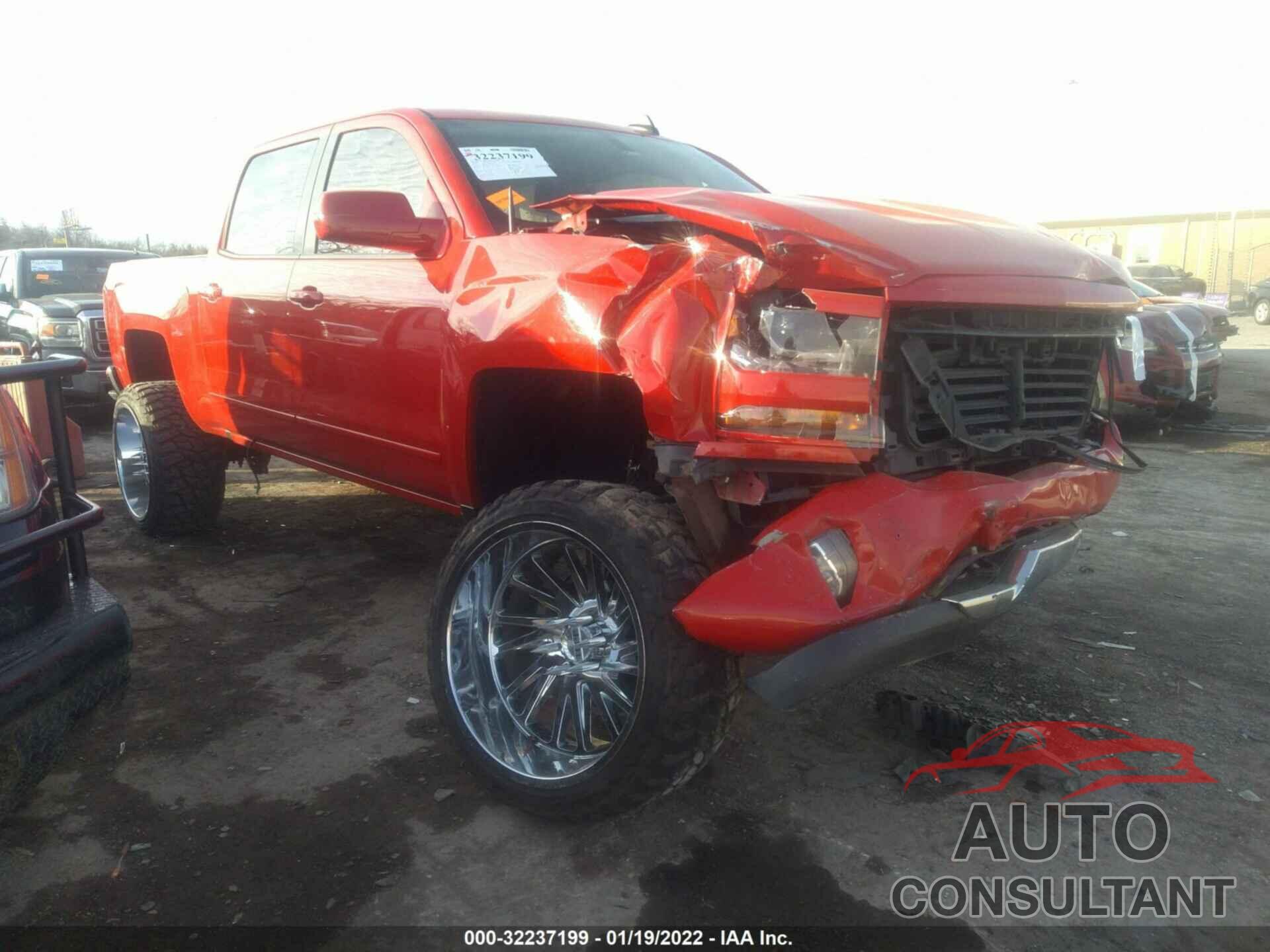 CHEVROLET SILVERADO 1500 2018 - 3GCUKREC4JG500145