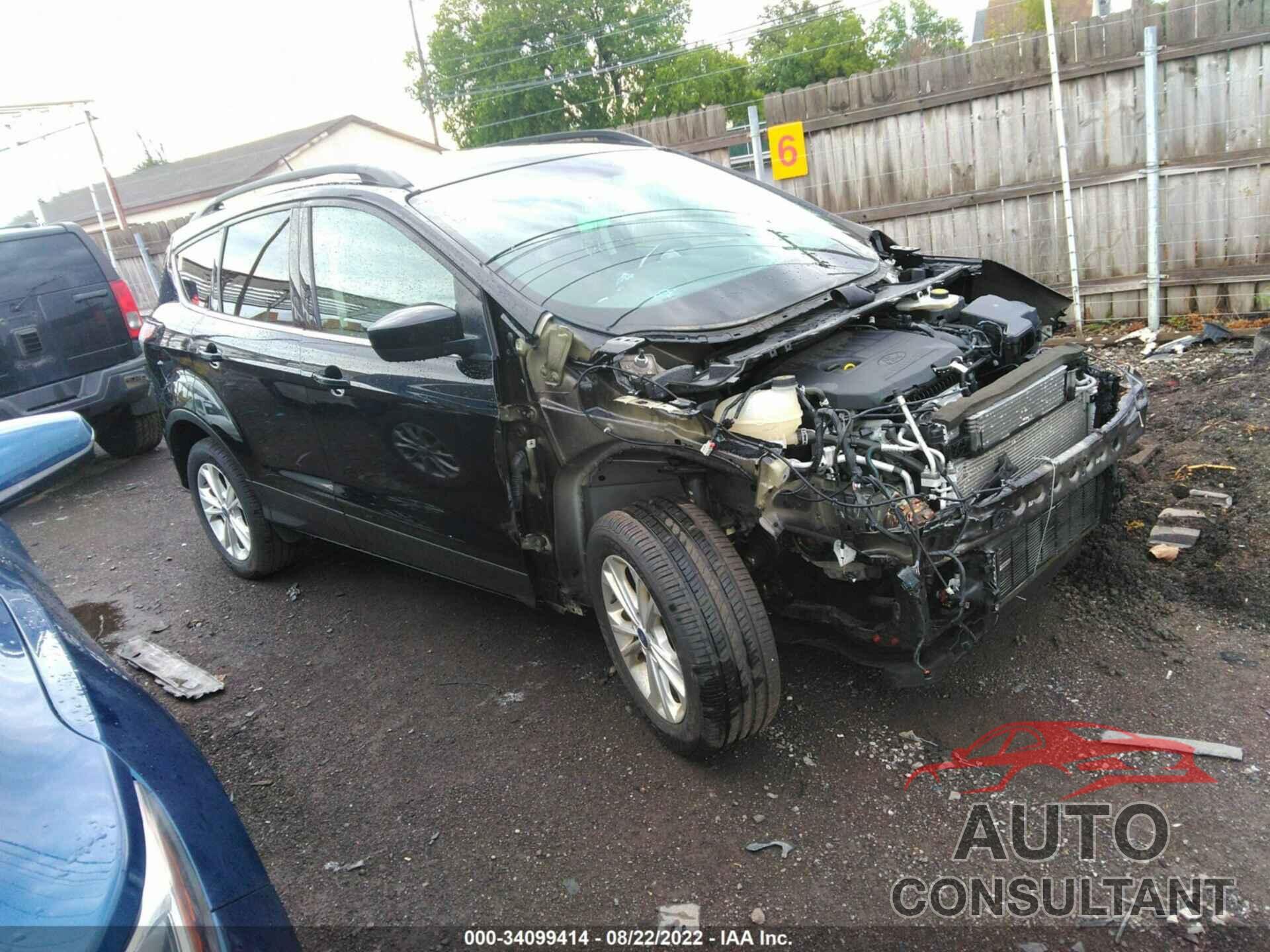 FORD ESCAPE 2018 - 1FMCU0GD8JUB22170