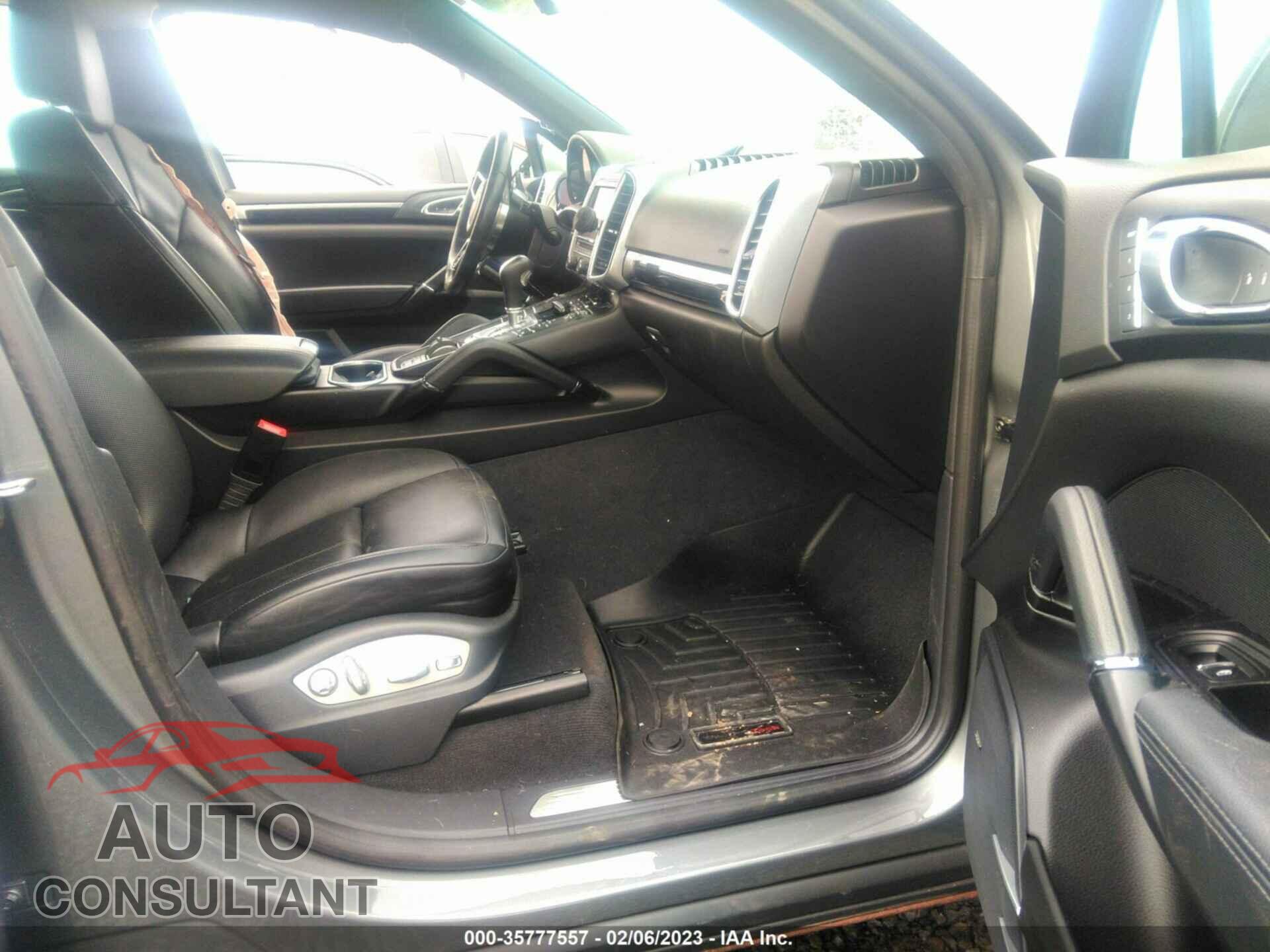 PORSCHE CAYENNE 2016 - WP1AA2A25GKA08721