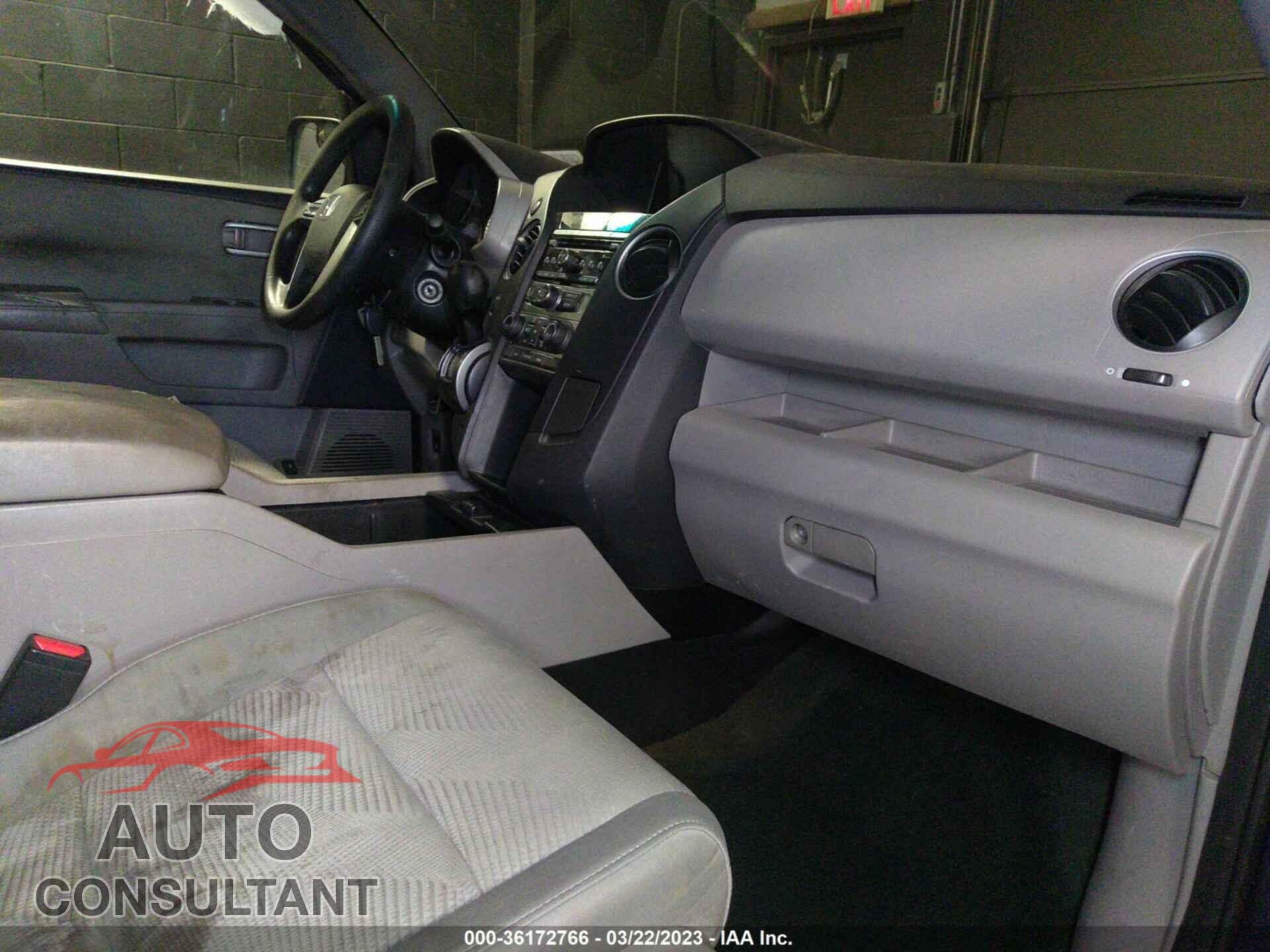 HONDA PILOT 2015 - 5FNYF4H21FB013607