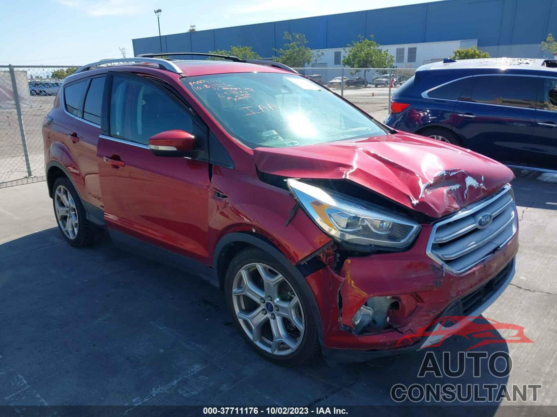 FORD ESCAPE 2017 - 1FMCU9J93HUC11714