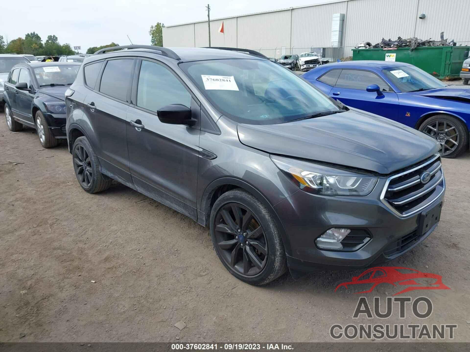 FORD ESCAPE 2017 - 1FMCU0GD5HUE80899