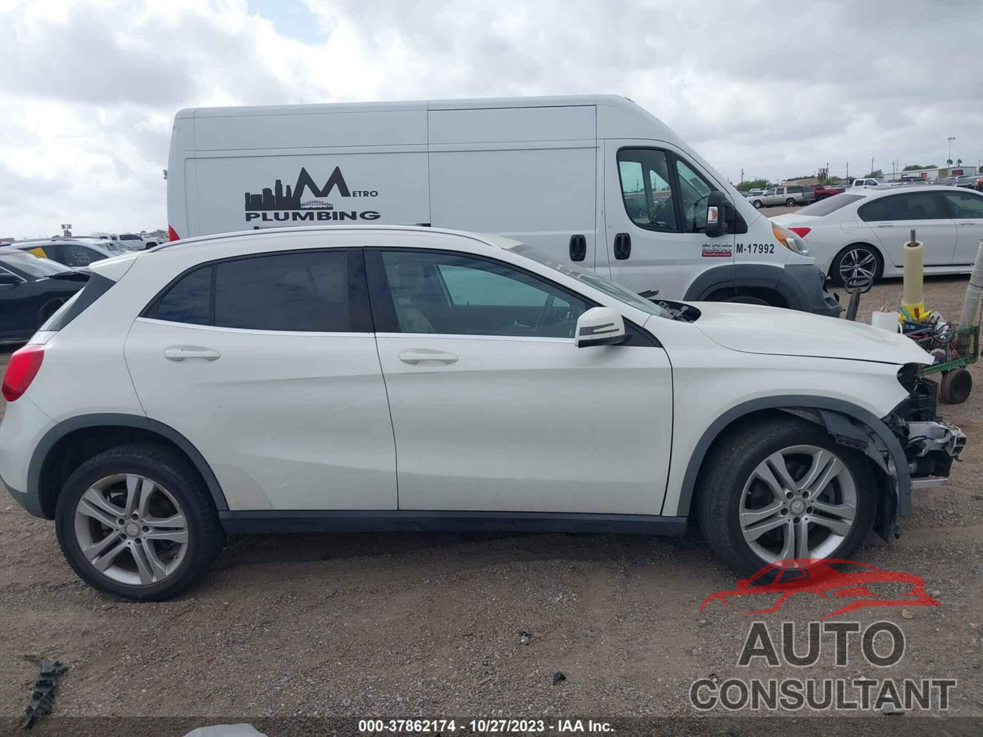 MERCEDES-BENZ GLA 2018 - WDCTG4GB8JJ372747