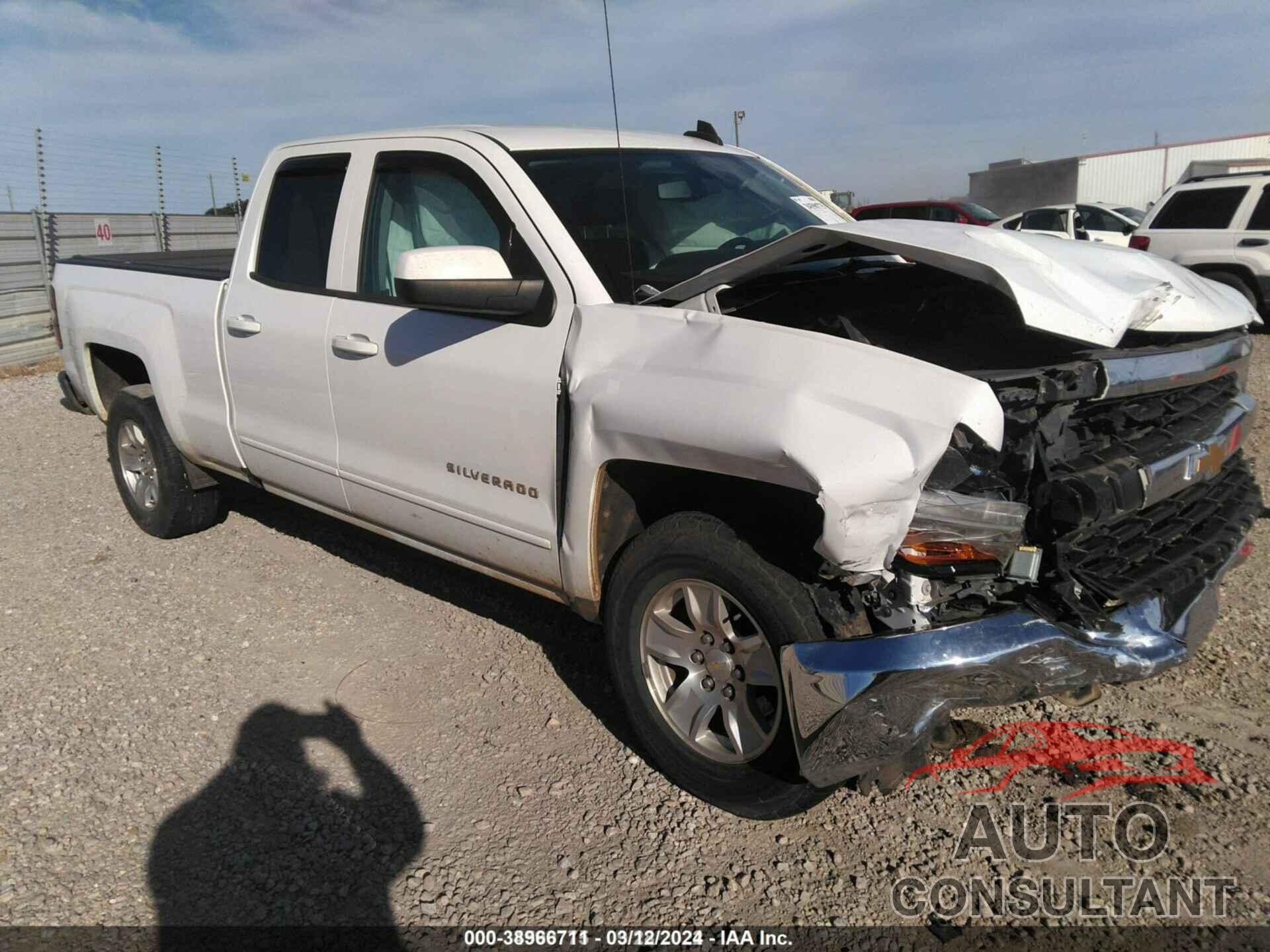 CHEVROLET SILVERADO 1500 2018 - 1GCRCREC3JZ157394