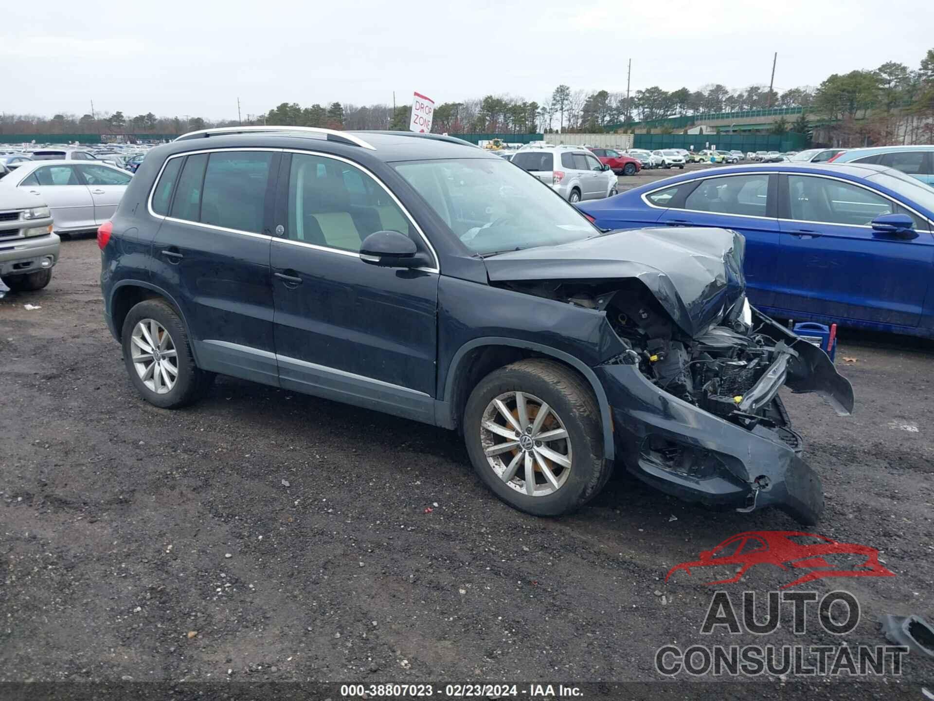 VOLKSWAGEN TIGUAN 2017 - WVGSV7AX1HK014645