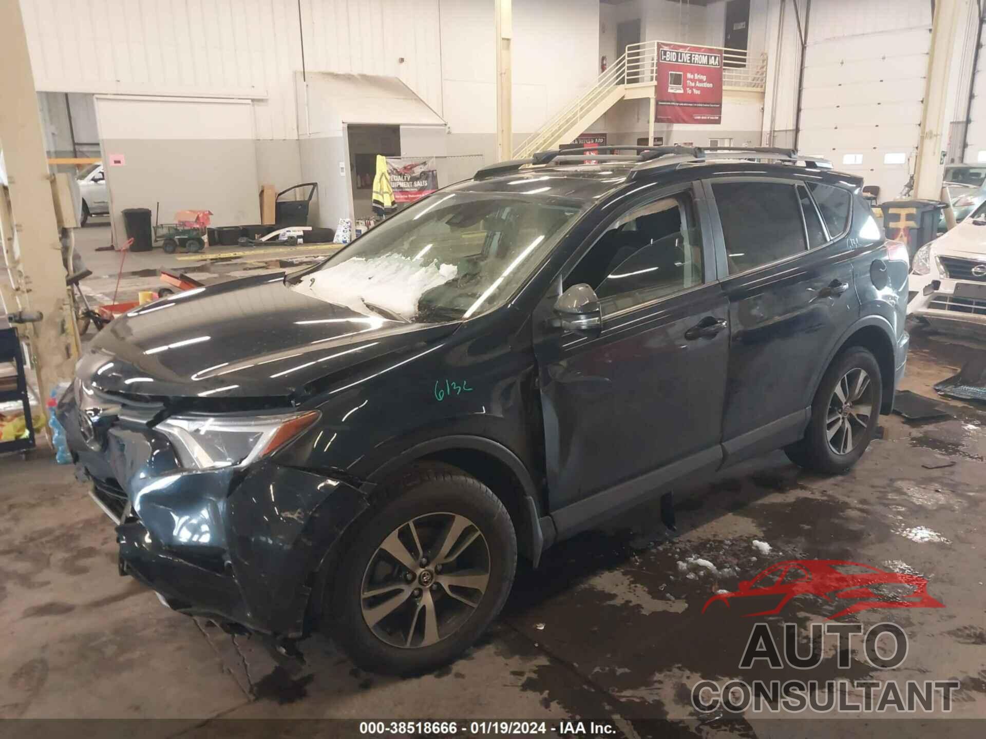 TOYOTA RAV4 2017 - JTMRFREV1HJ709234