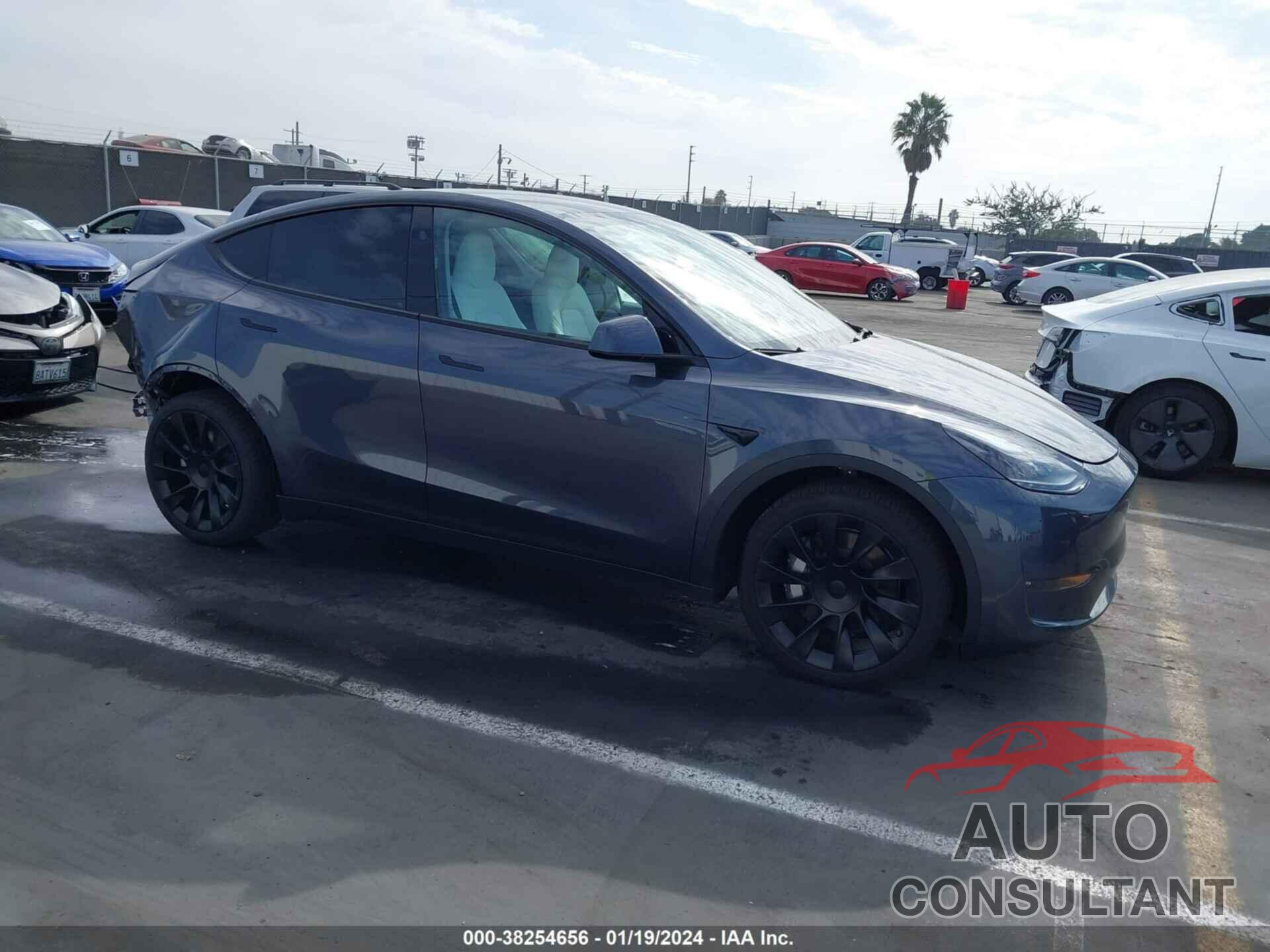 TESLA MODEL Y 2023 - 7SAYGDEE5PF863112