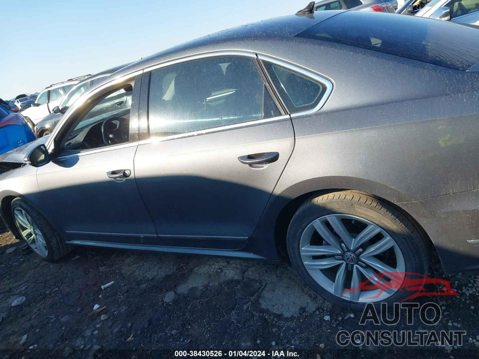 VOLKSWAGEN PASSAT 2017 - 1VWGT7A31HC048878