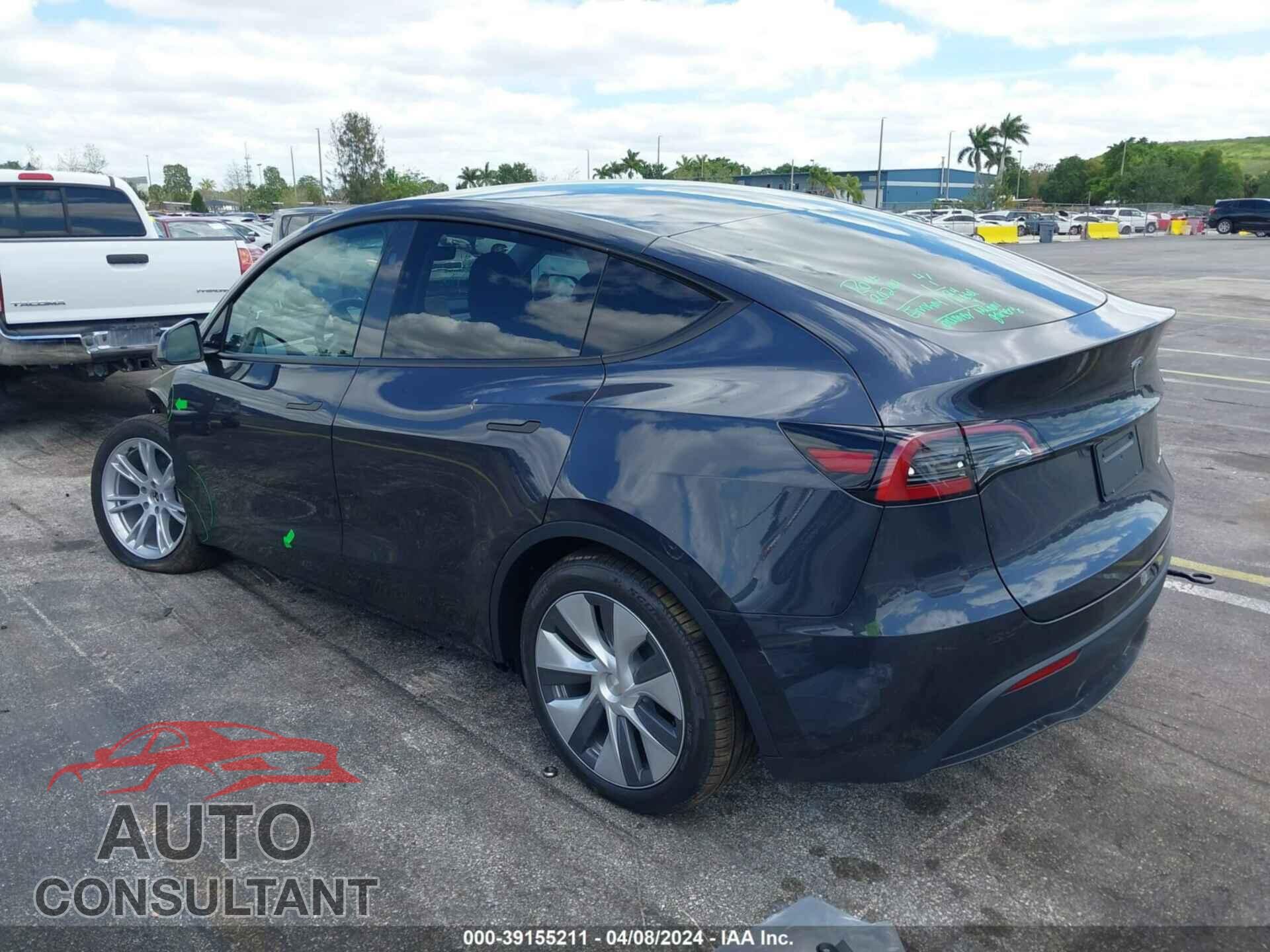 TESLA MODEL Y 2024 - 7SAYGDEE9RA256159