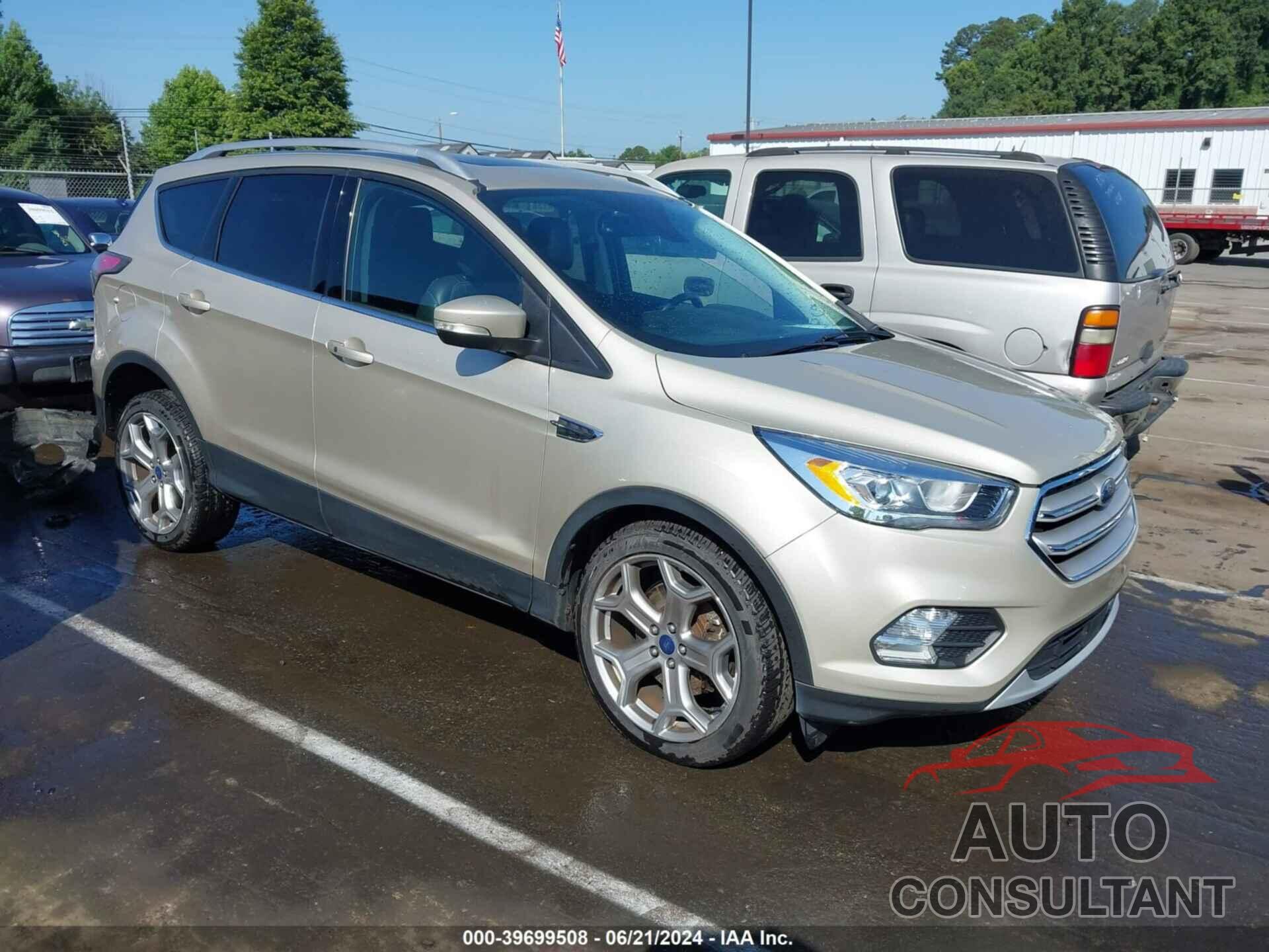 FORD ESCAPE 2017 - 1FMCU9J95HUA45647