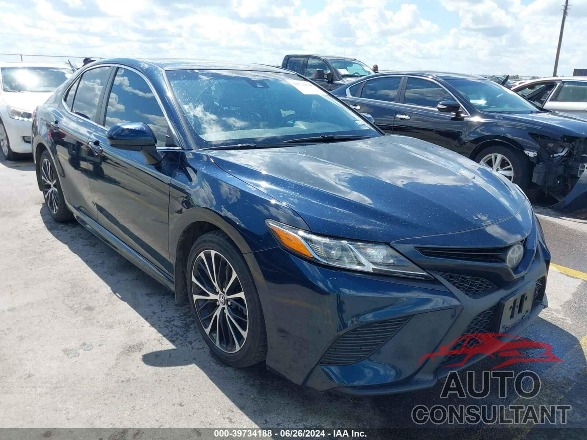 TOYOTA CAMRY 2018 - 4T1B11HK8JU621431