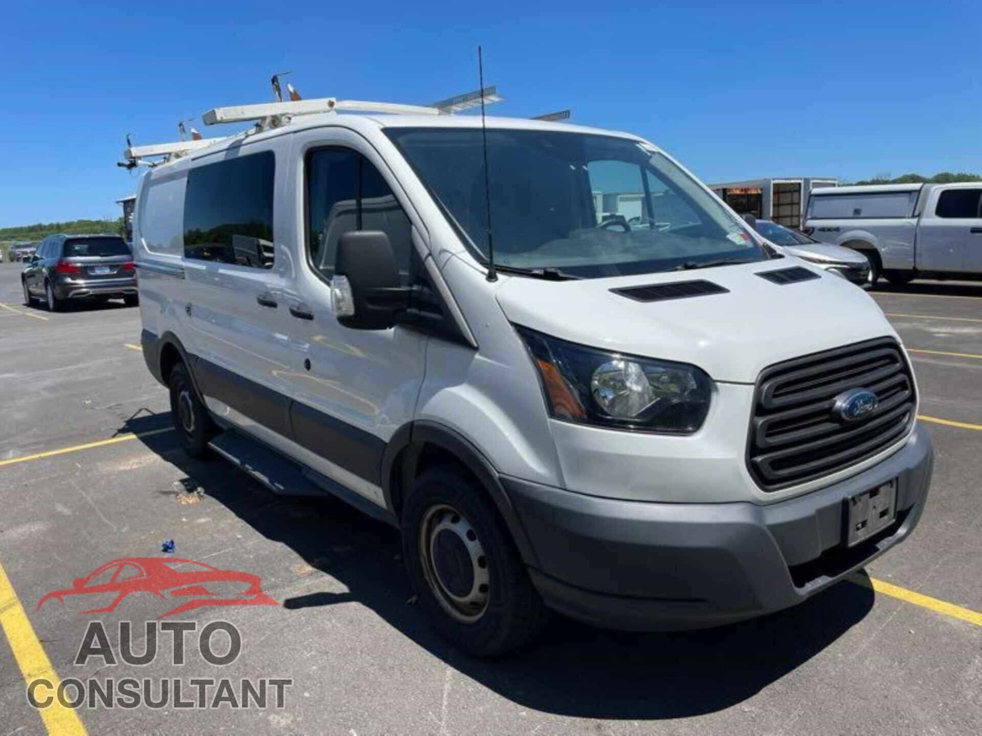 FORD TRANSIT 2018 - 1FTYR1YG3JKA87513