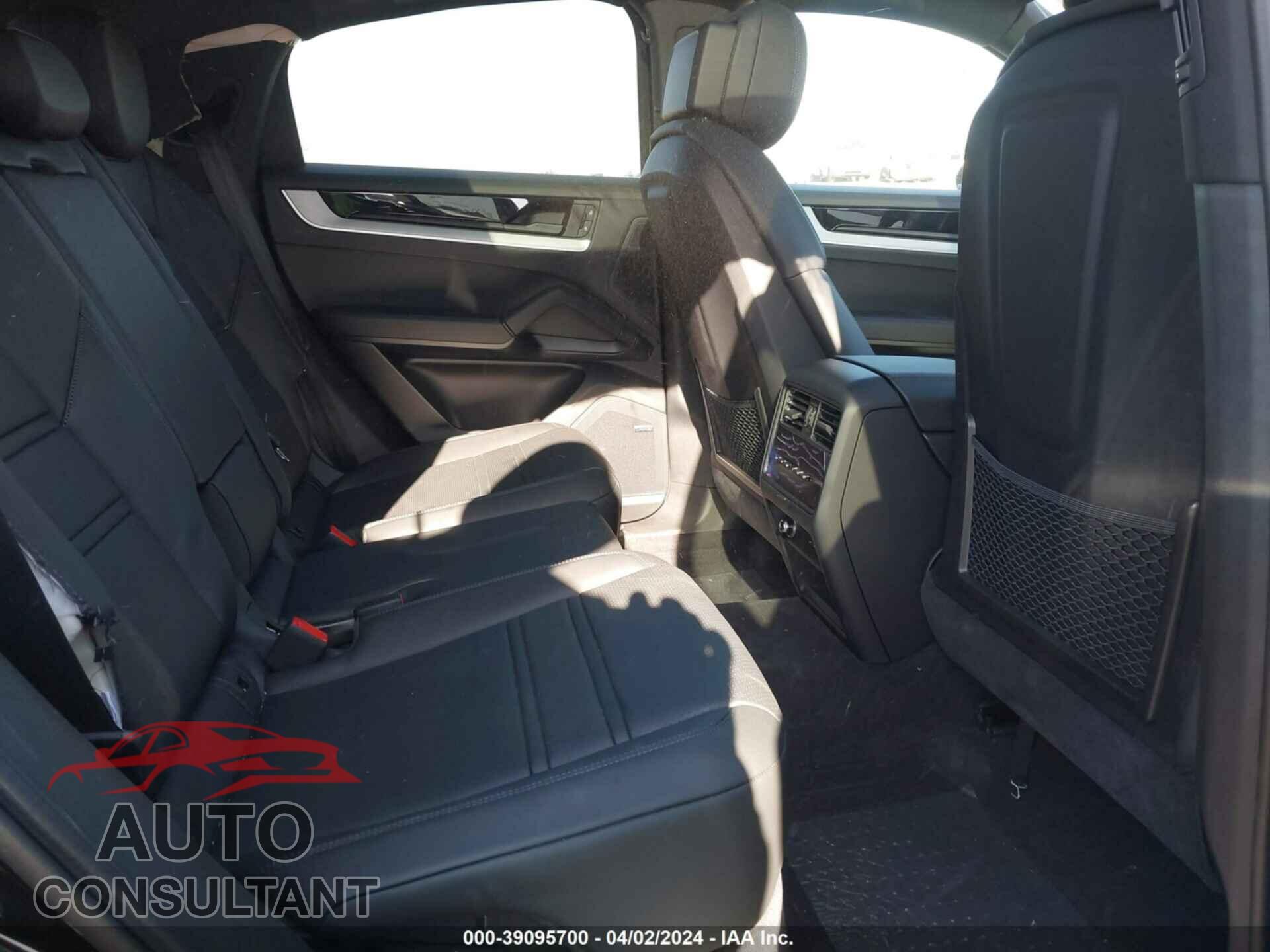 PORSCHE CAYENNE 2024 - WP1BA2AY6RDA49438