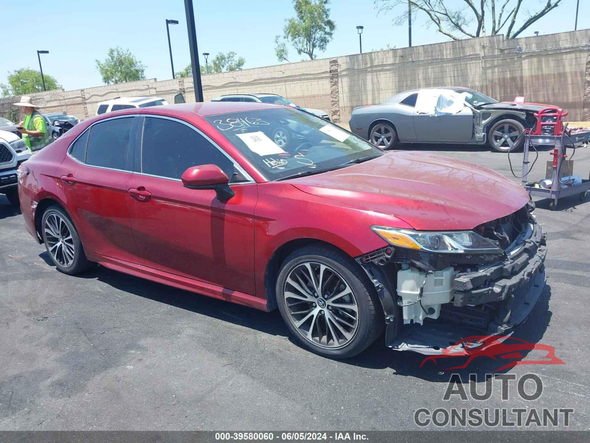 TOYOTA CAMRY 2018 - 4T1B11HK2JU593075