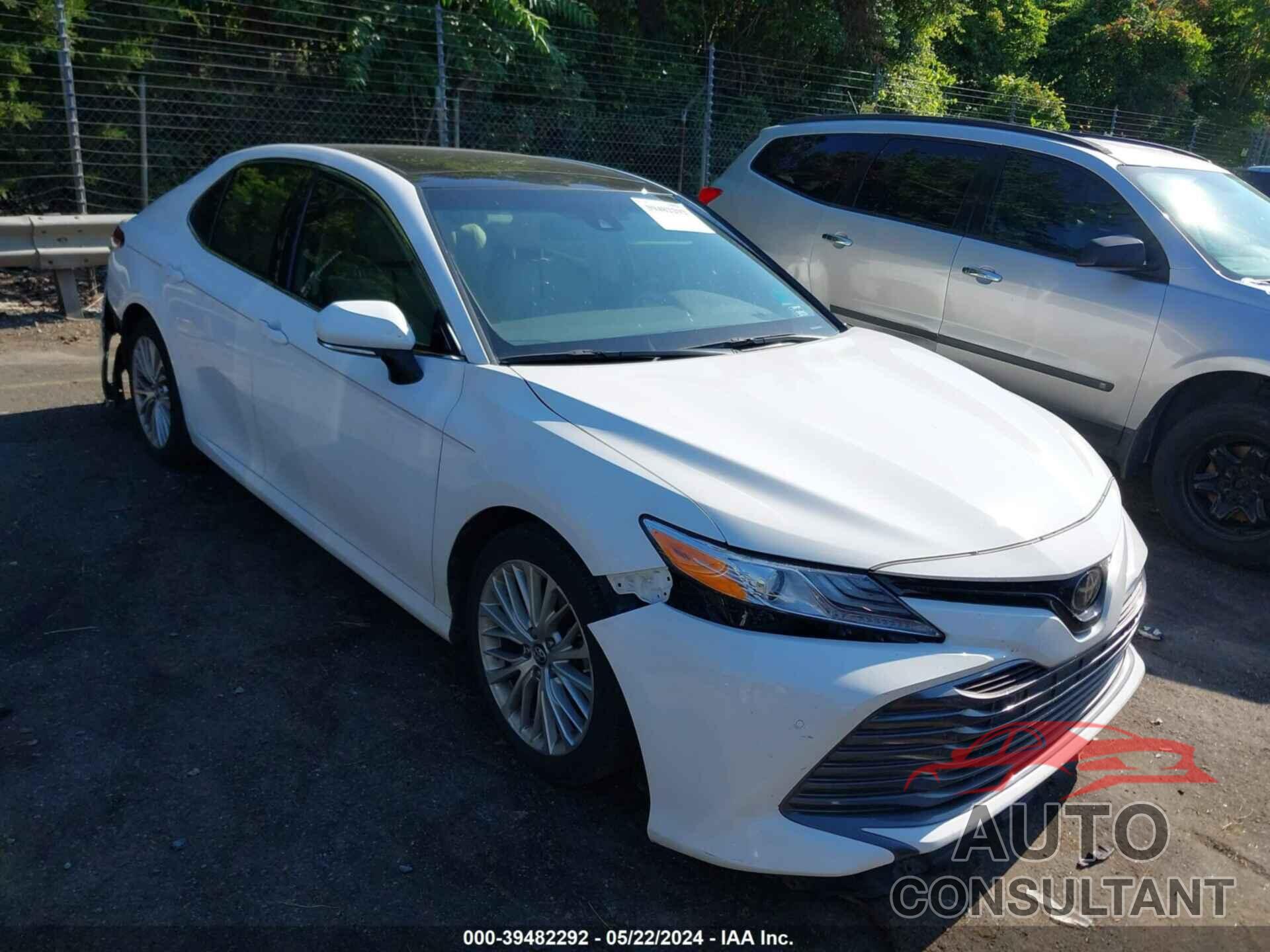 TOYOTA CAMRY 2018 - 4T1B11HK1JU059758