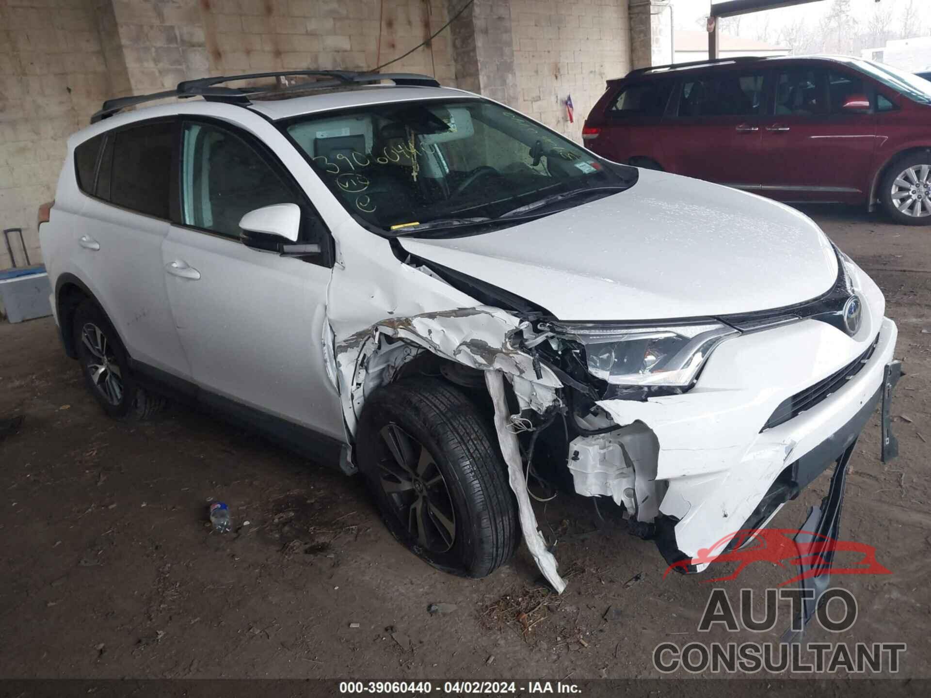 TOYOTA RAV4 2018 - 2T3RFREV6JW744455