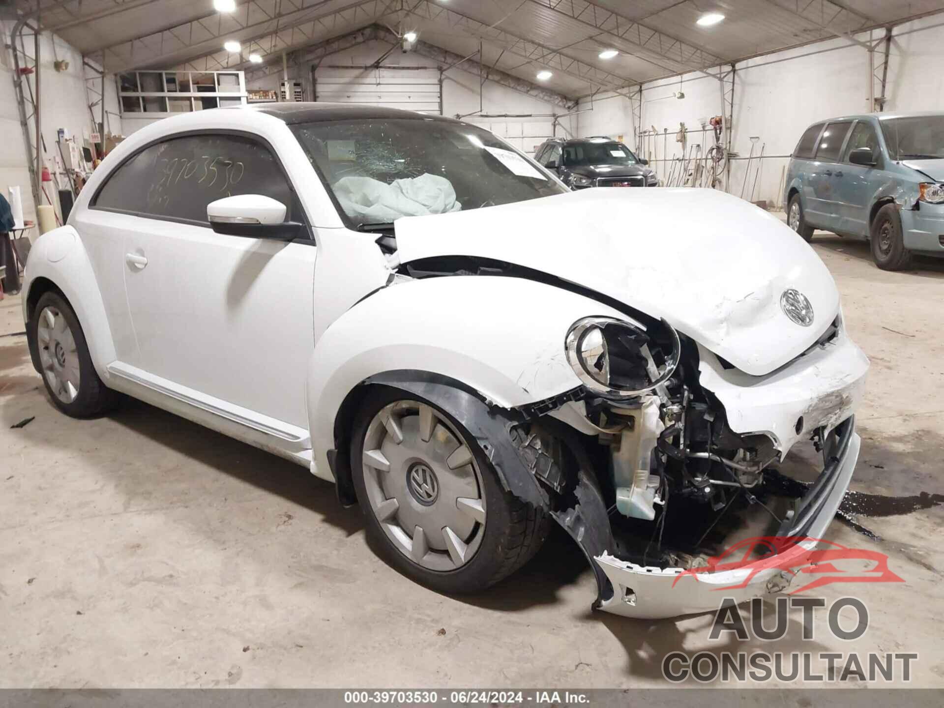 VOLKSWAGEN BEETLE 2017 - 3VWJ17AT5HM625888