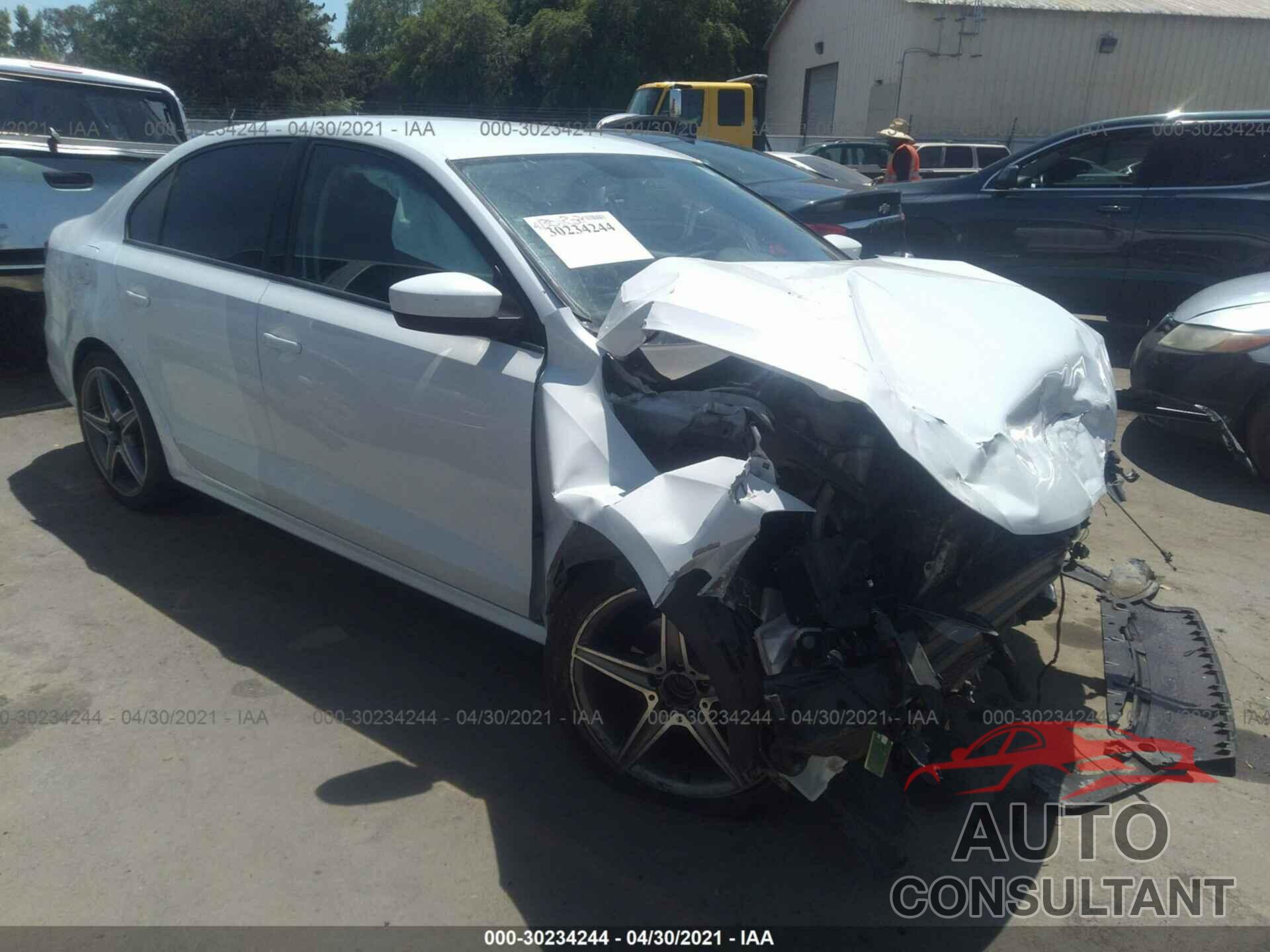 VOLKSWAGEN JETTA 2018 - 3VW2B7AJXJM234323