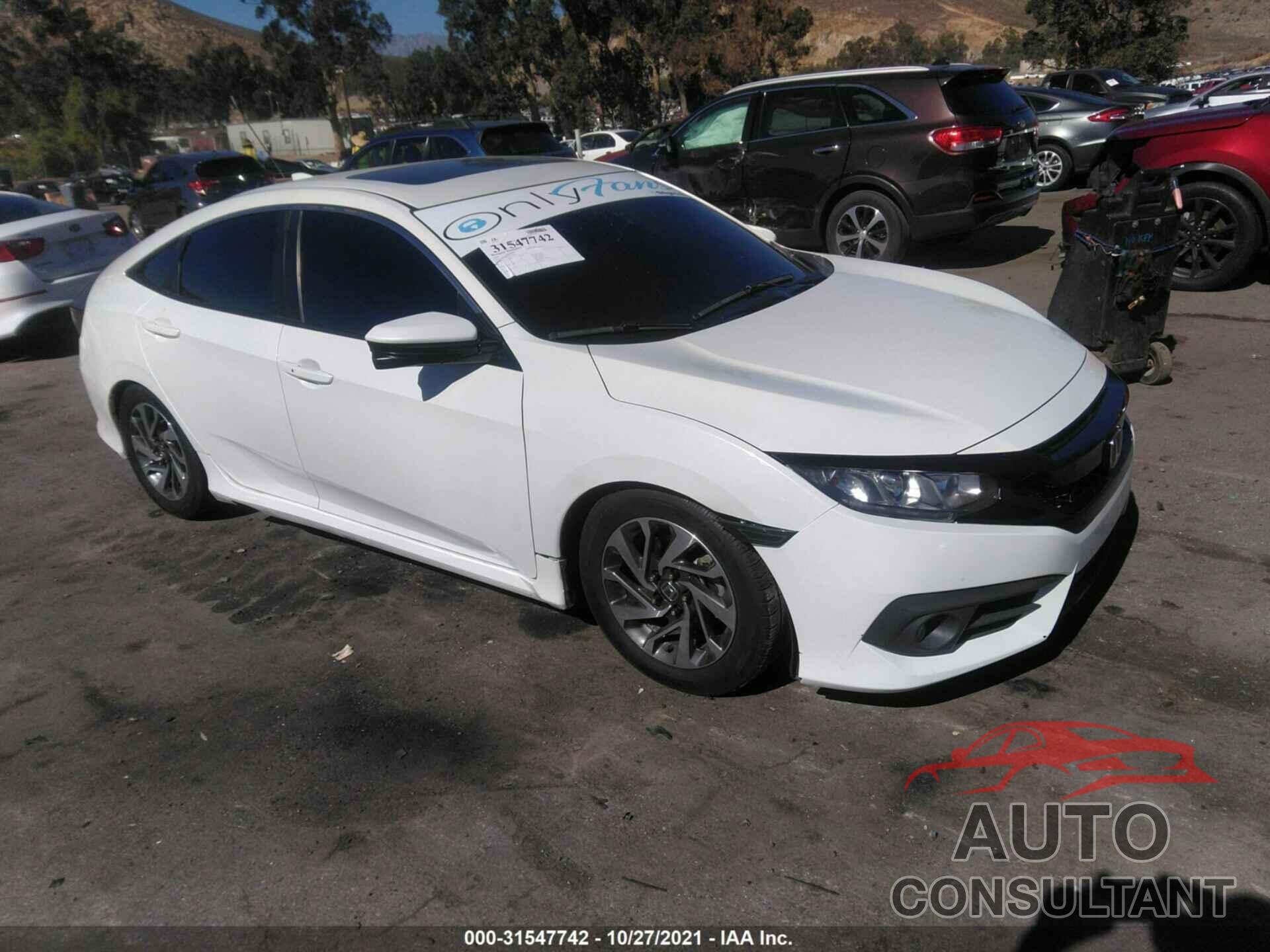 HONDA CIVIC SEDAN 2018 - 19XFC2F74JE207419