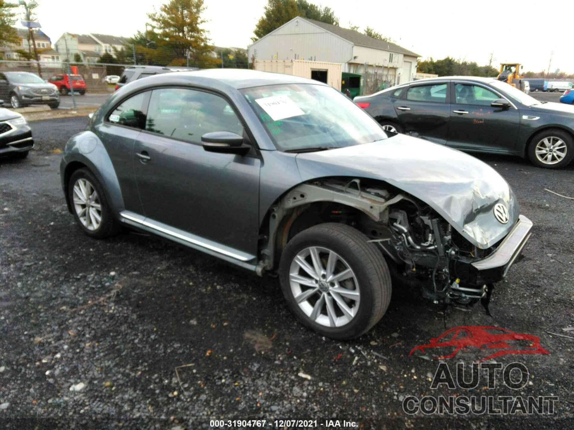 VOLKSWAGEN BEETLE 2018 - 3VWFD7AT9JM702992