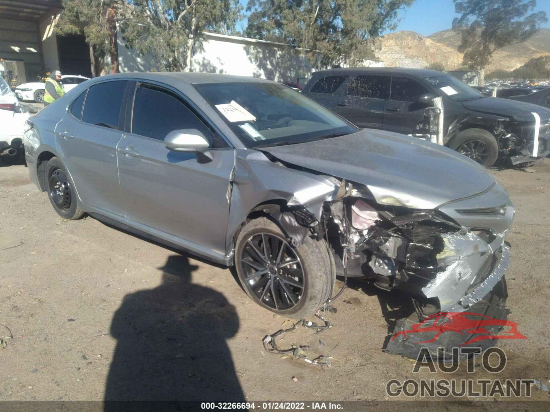 TOYOTA CAMRY 2021 - 4T1G11AKXMU566274