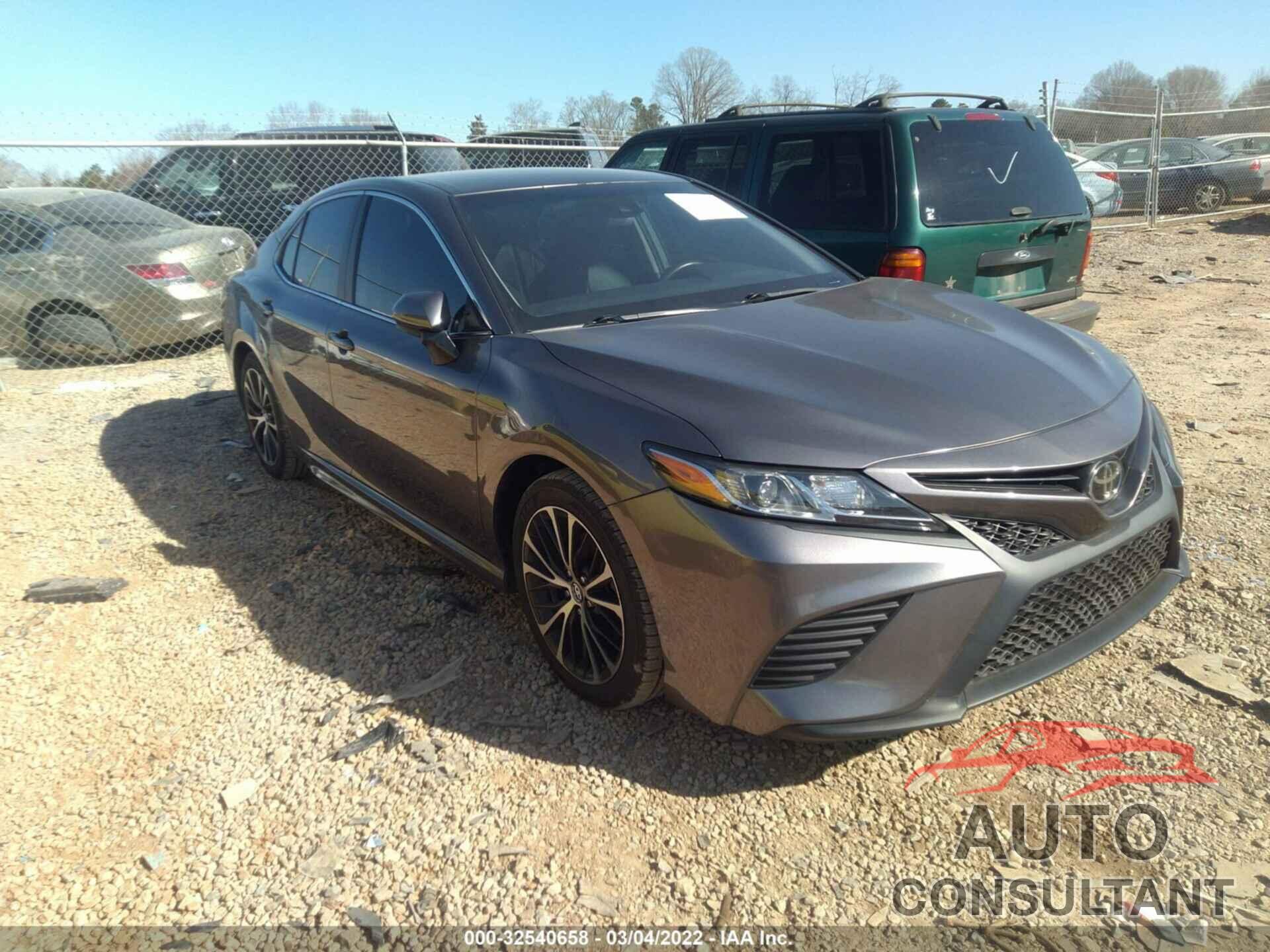 TOYOTA CAMRY 2018 - 4T1B11HK0JU510534