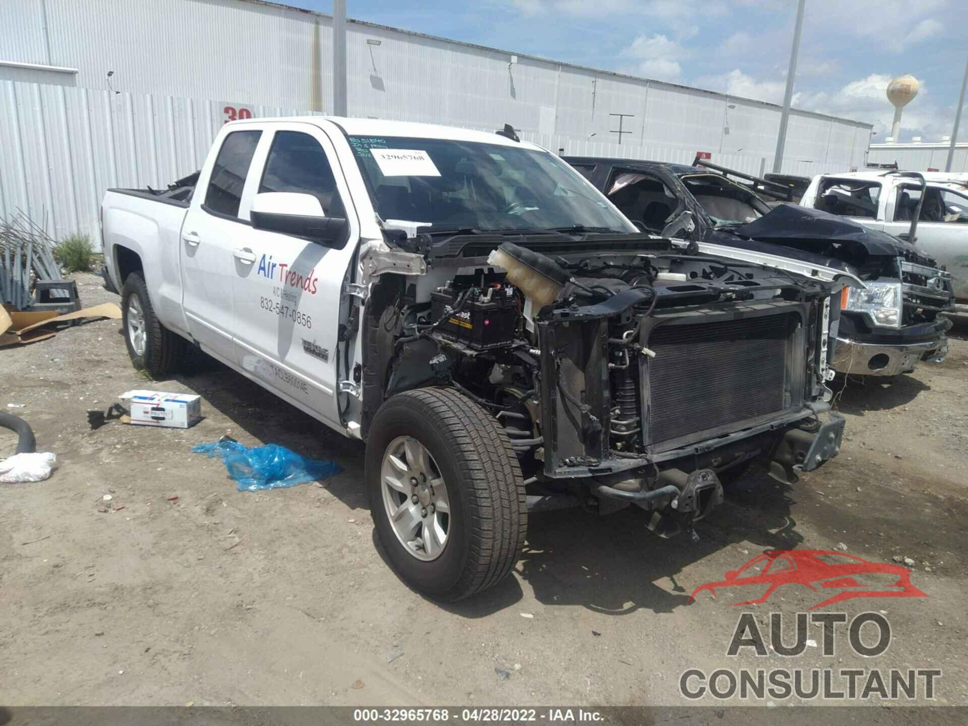 CHEVROLET SILVERADO 1500 2018 - 1GCRCREC8JZ161229