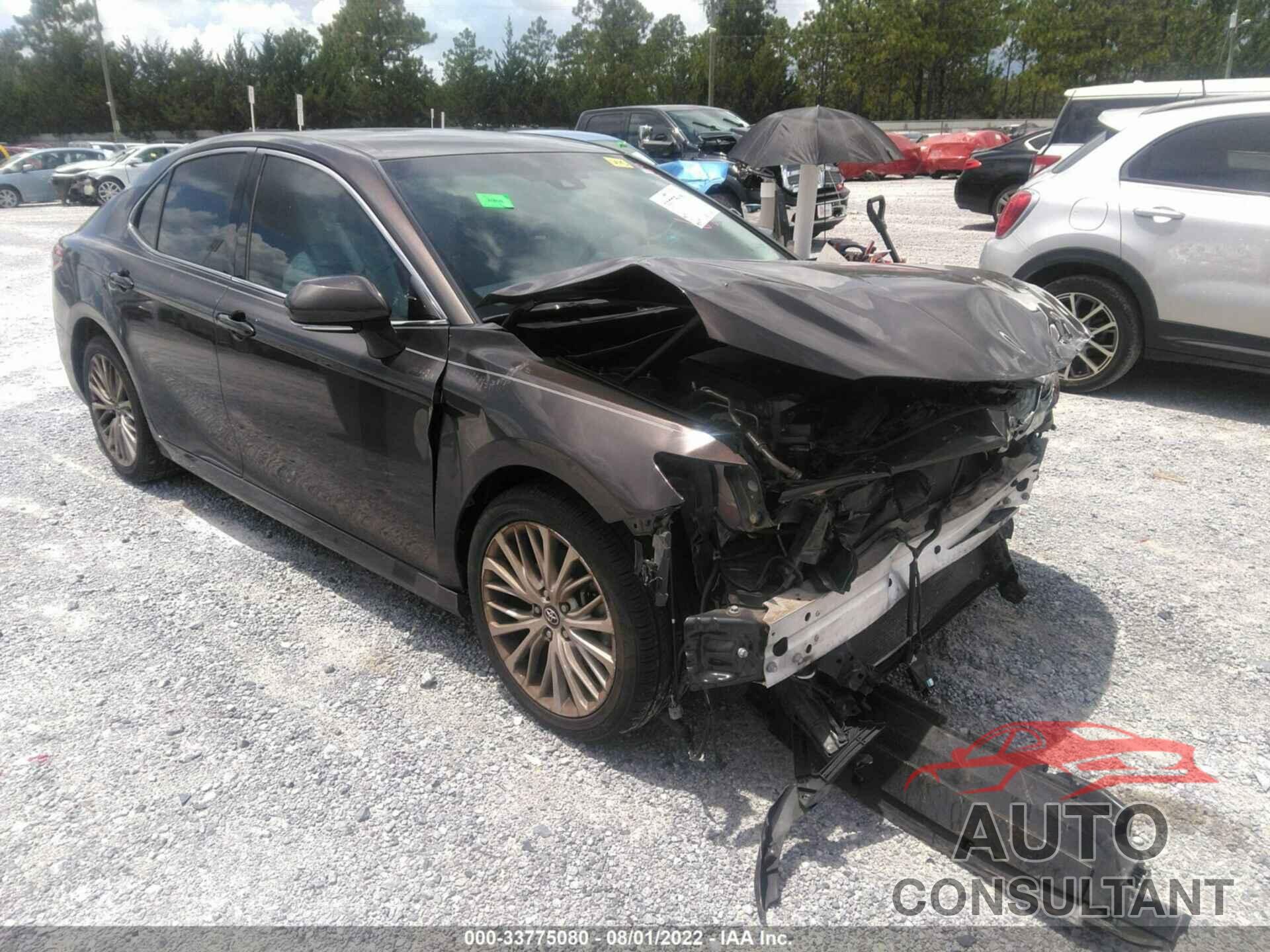 TOYOTA CAMRY 2018 - 4T1B11HK2JU513693
