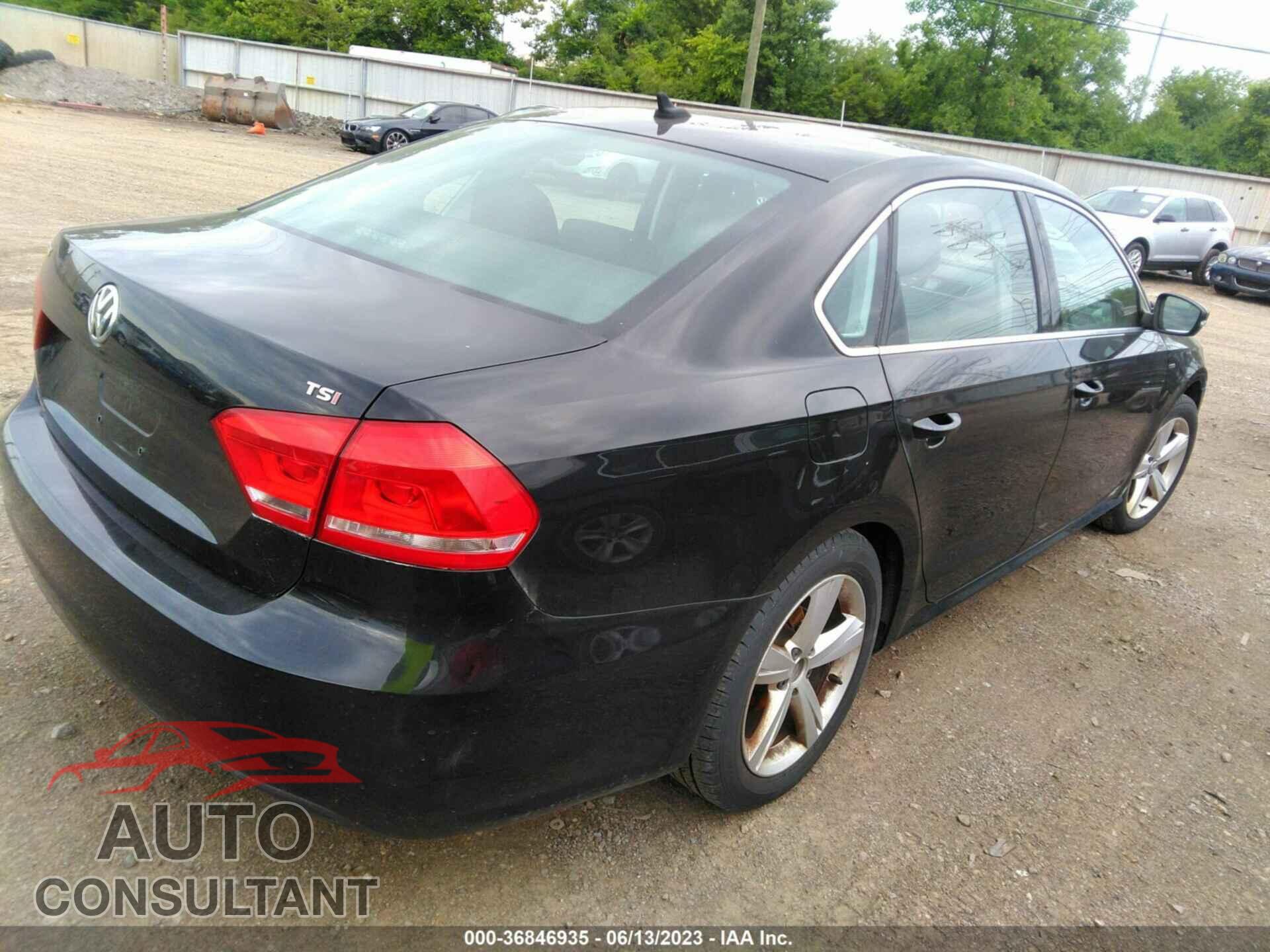VOLKSWAGEN PASSAT 2015 - 1VWAT7A32FC112669