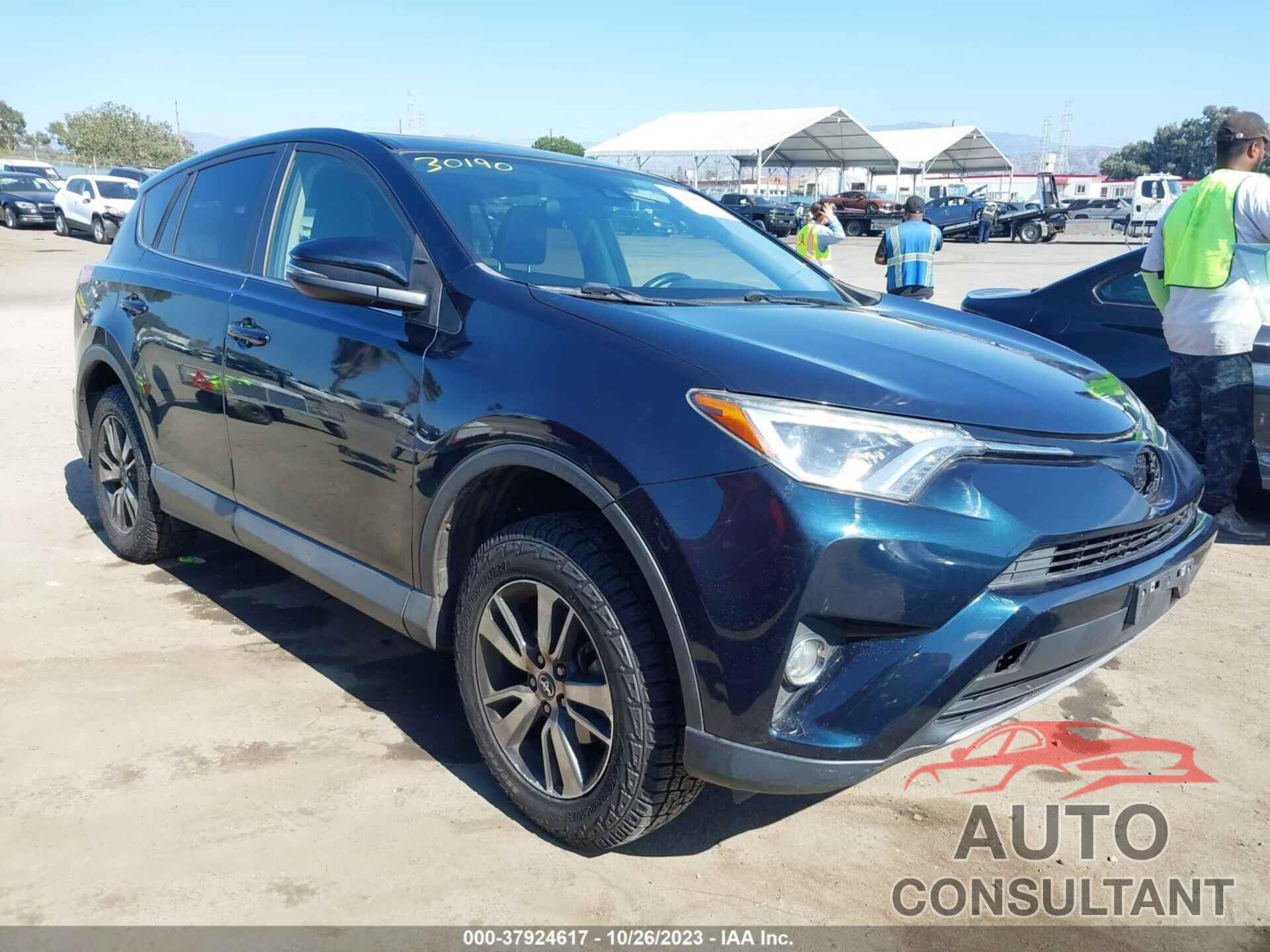 TOYOTA RAV4 2017 - JTMWFREV7HD105592