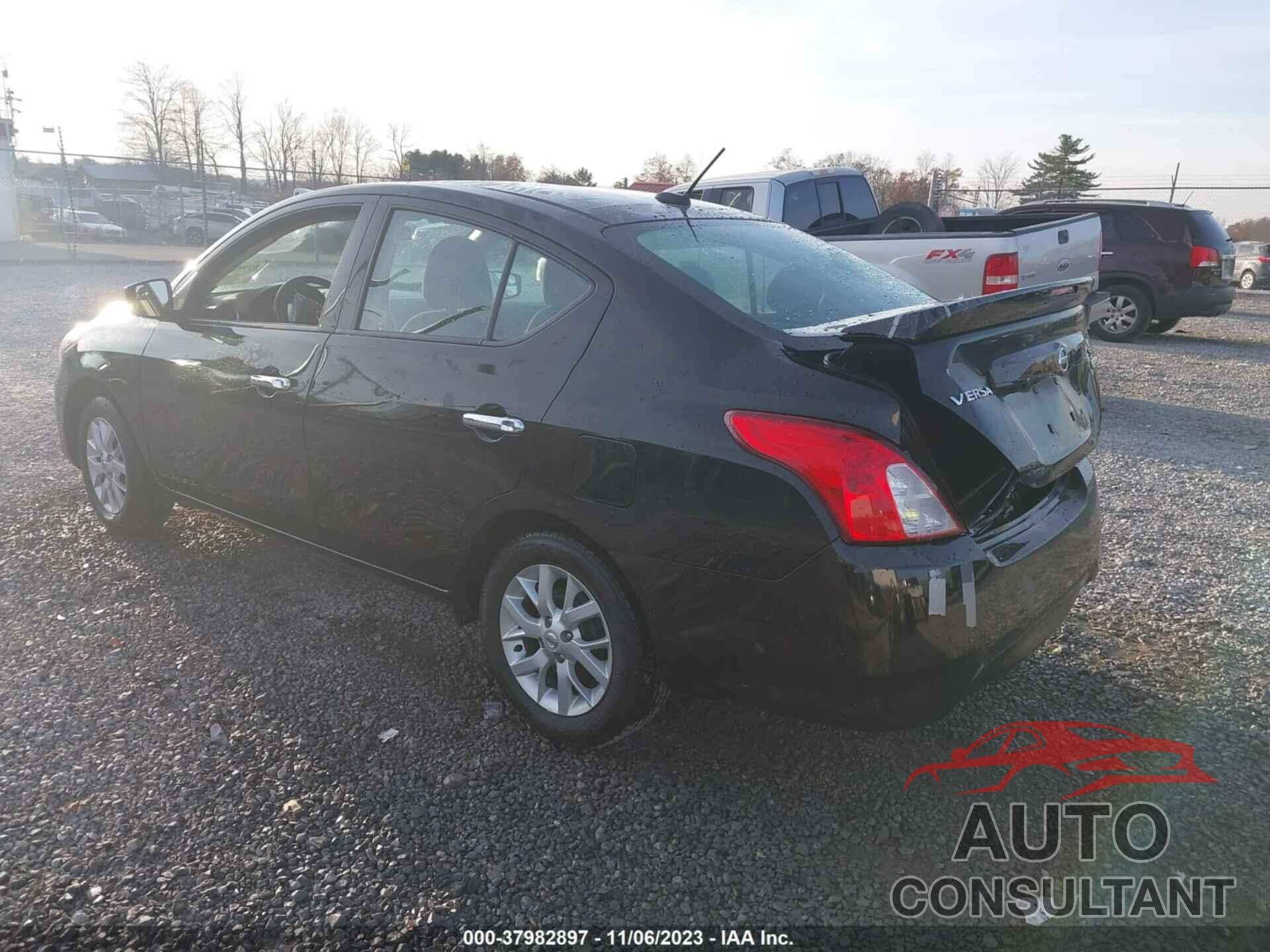 NISSAN VERSA 2018 - 3N1CN7AP0JL865755