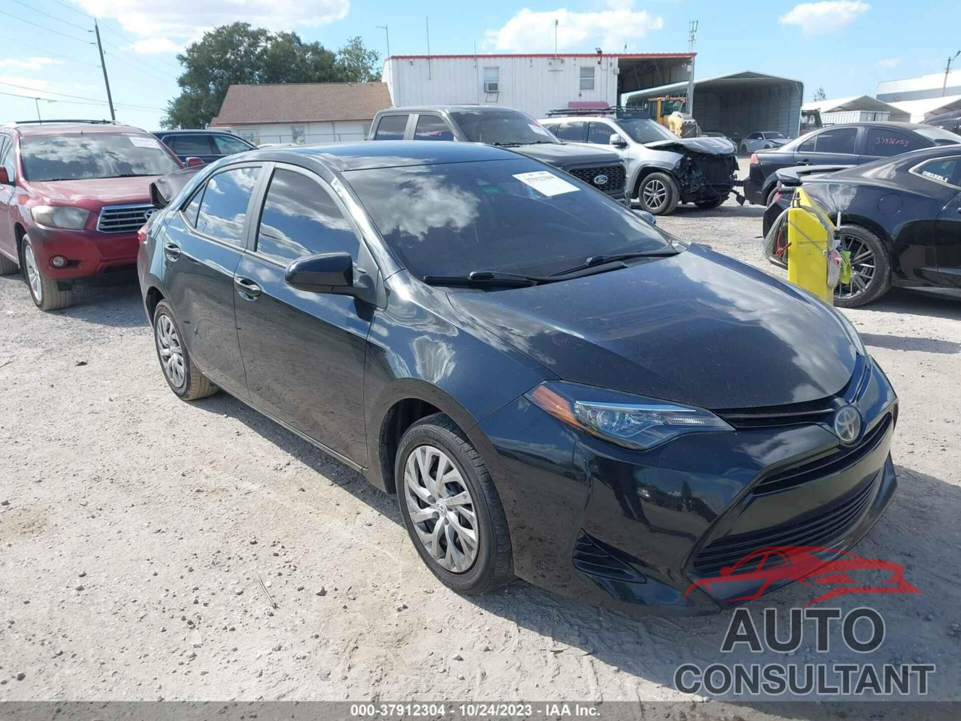 TOYOTA COROLLA 2018 - 5YFBURHE8JP831125