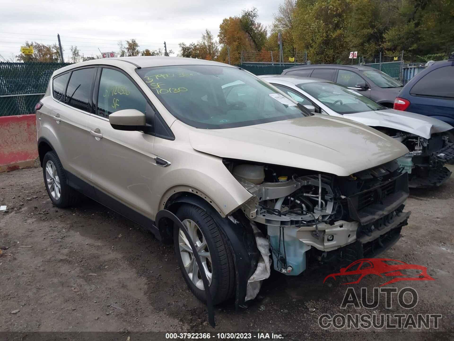 FORD ESCAPE 2017 - 1FMCU9GD6HUC75211