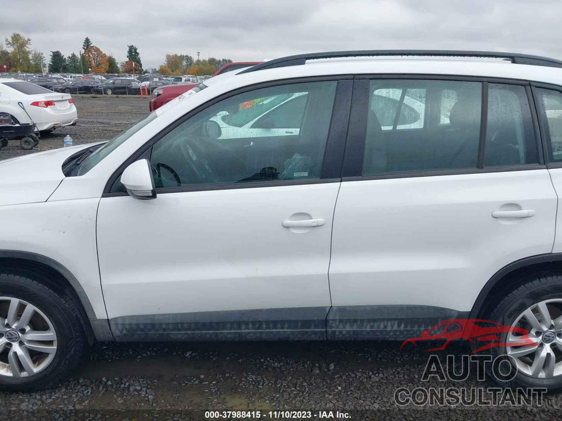 VOLKSWAGEN TIGUAN 2017 - WVGBV7AX0HK029220