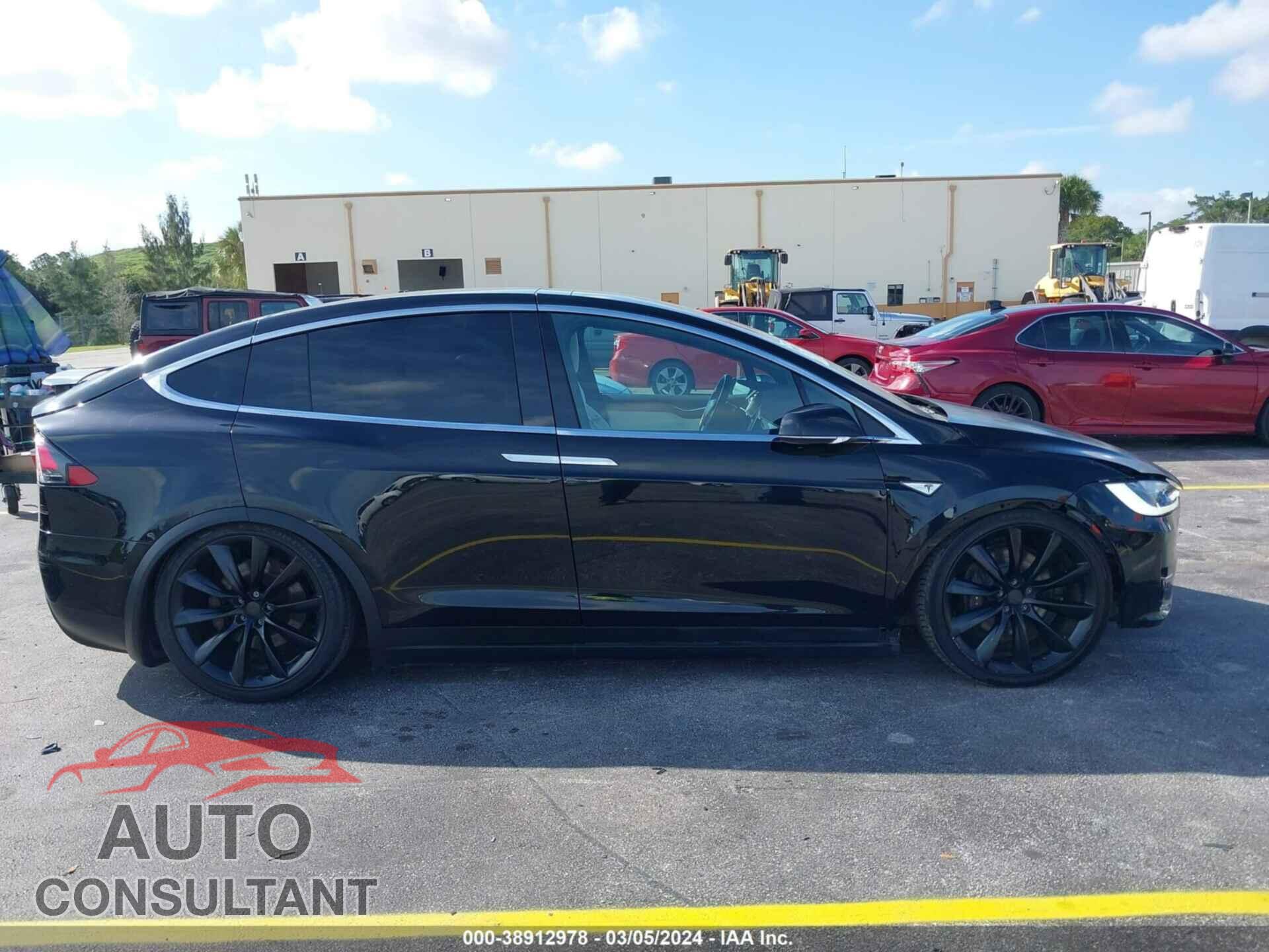 TESLA MODEL X 2016 - 5YJXCBE22GF013775