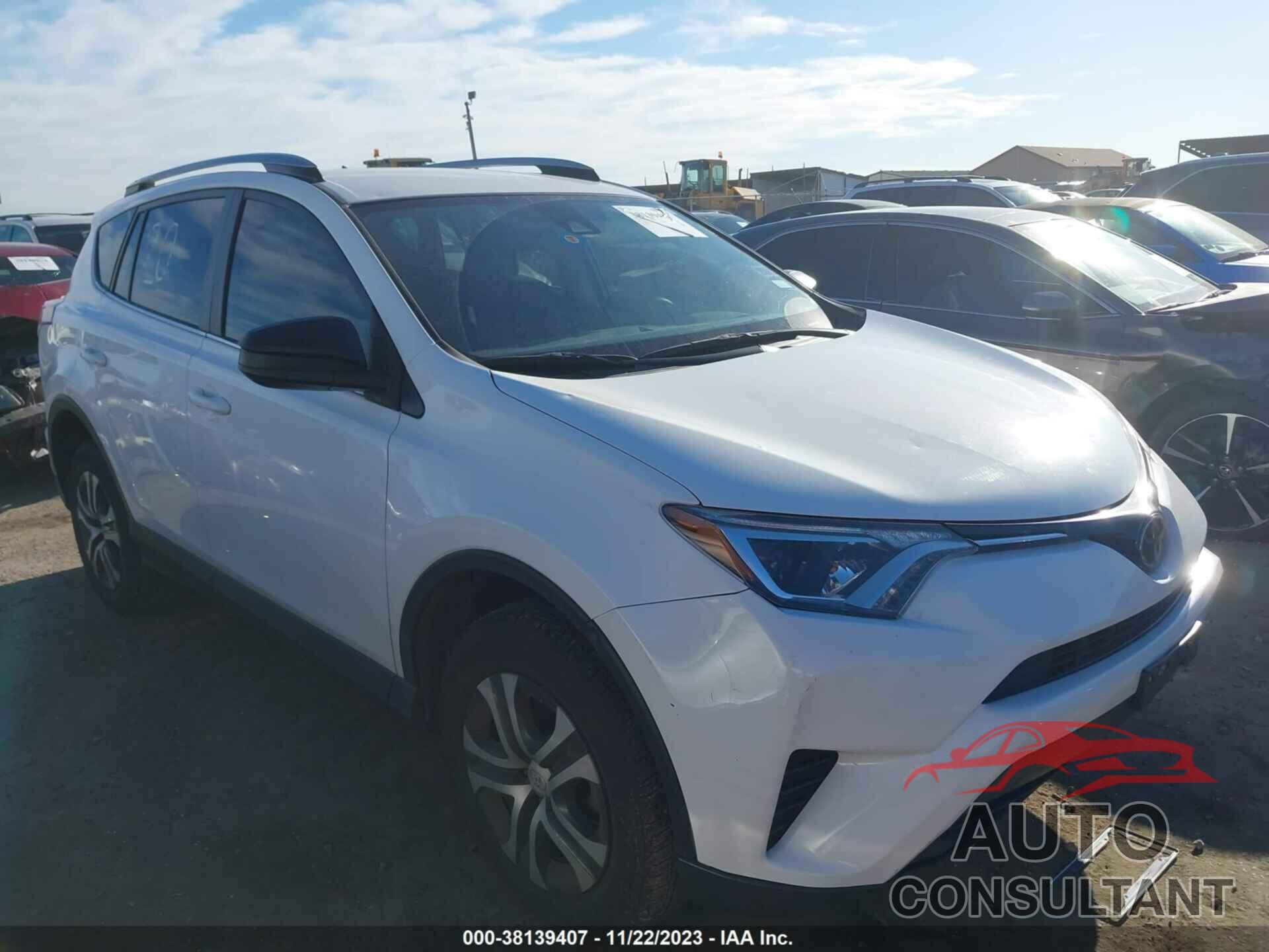 TOYOTA RAV4 2017 - JTMZFREV1HJ709525