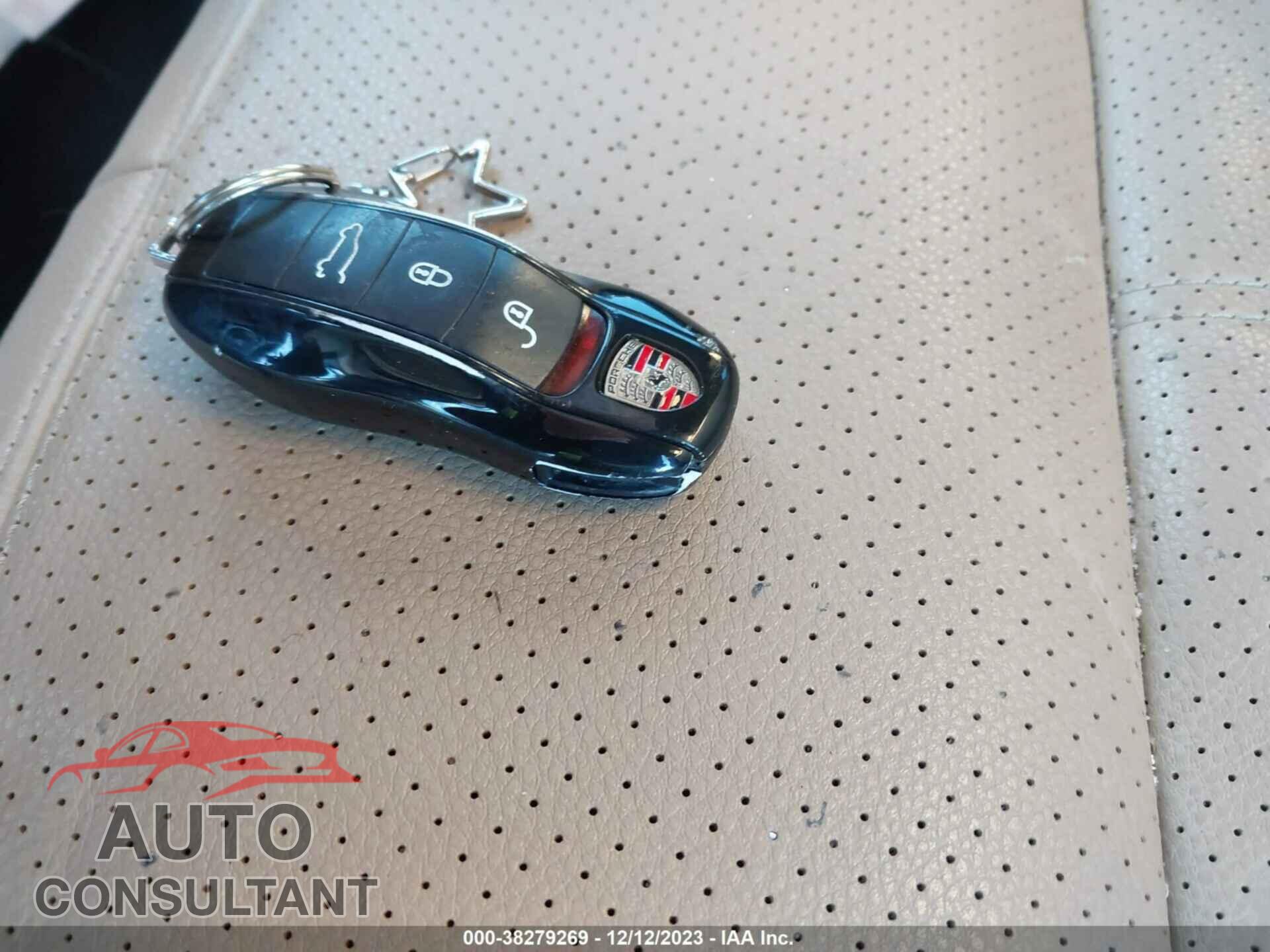 PORSCHE CAYENNE 2017 - WP1AA2A26HKA91142