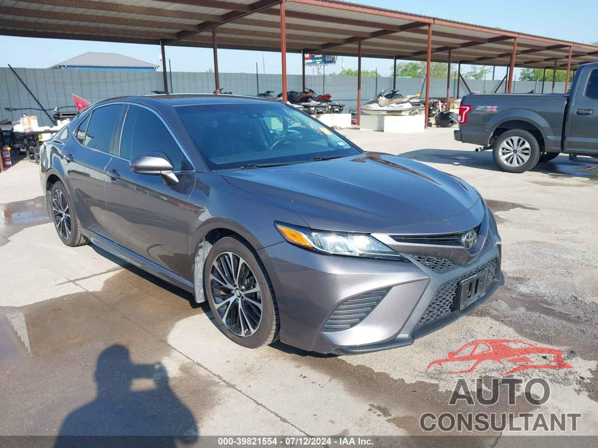 TOYOTA CAMRY 2018 - 4T1B11HK1JU148391