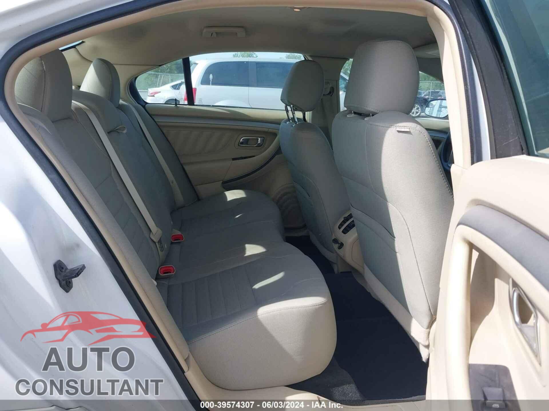 FORD TAURUS 2017 - 1FAHP2D82HG110700