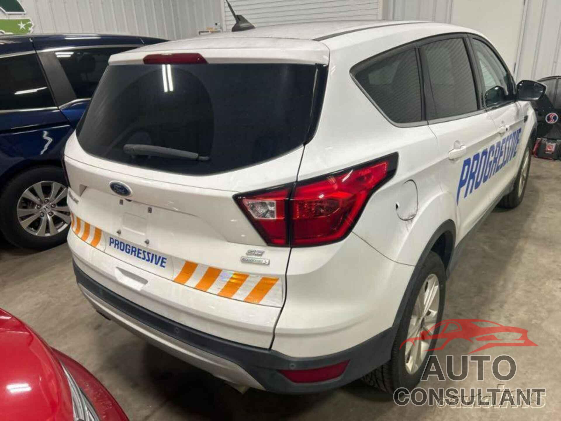 FORD ESCAPE 2019 - 1FMCU0GDXKUC07609