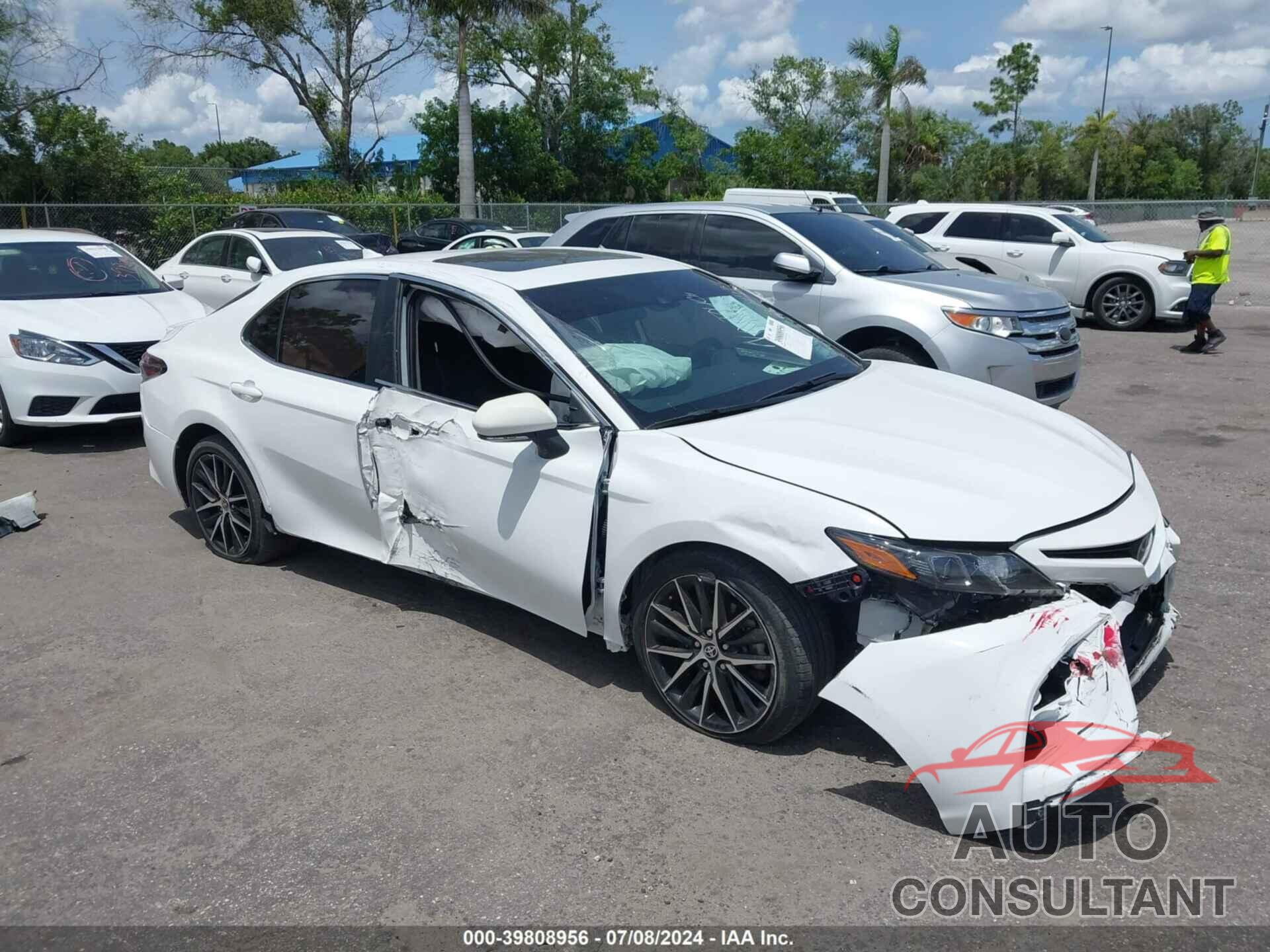 TOYOTA CAMRY 2021 - 4T1G11AK0MU564937
