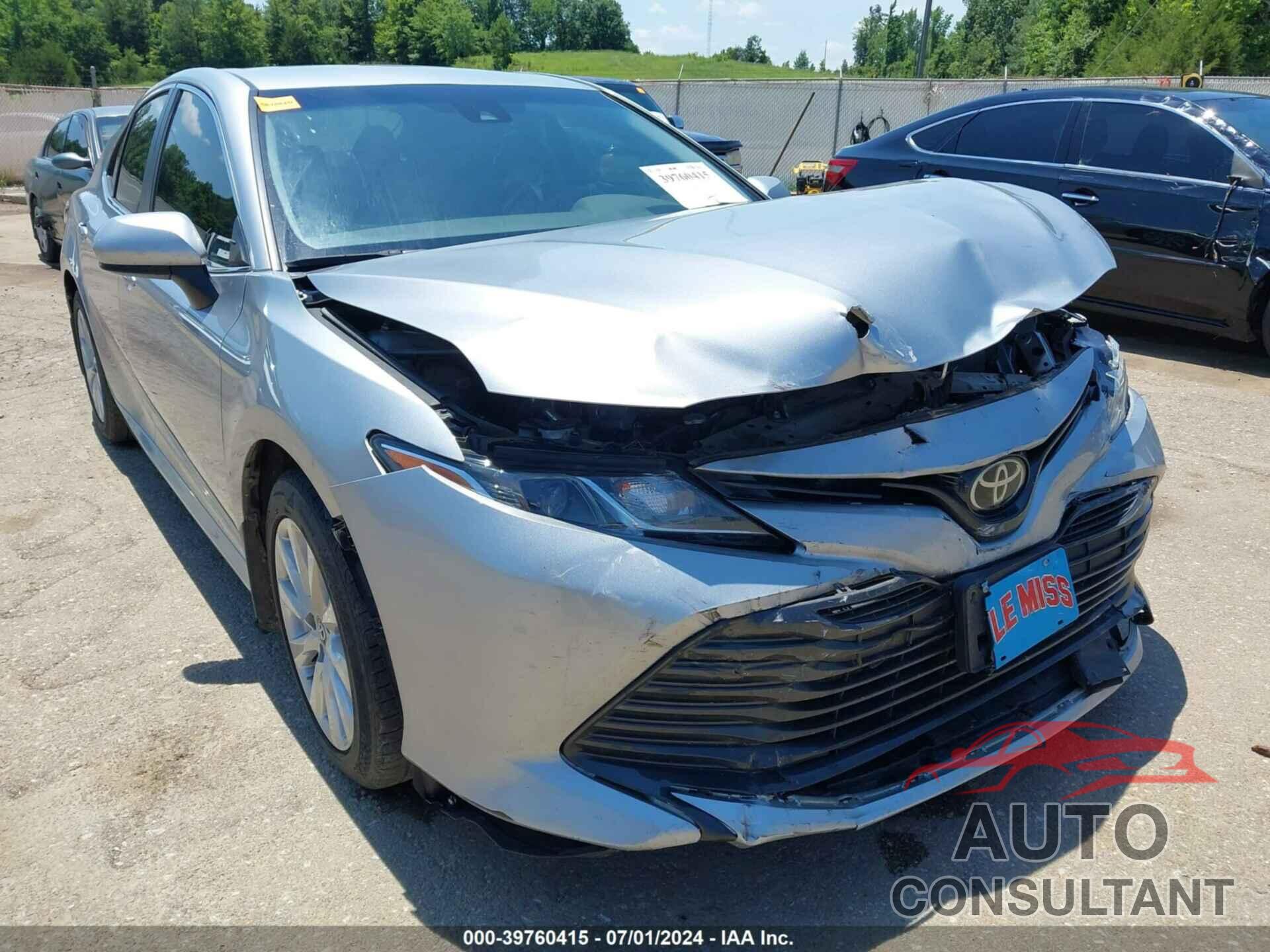 TOYOTA CAMRY 2018 - 4T1B11HK2JU149663