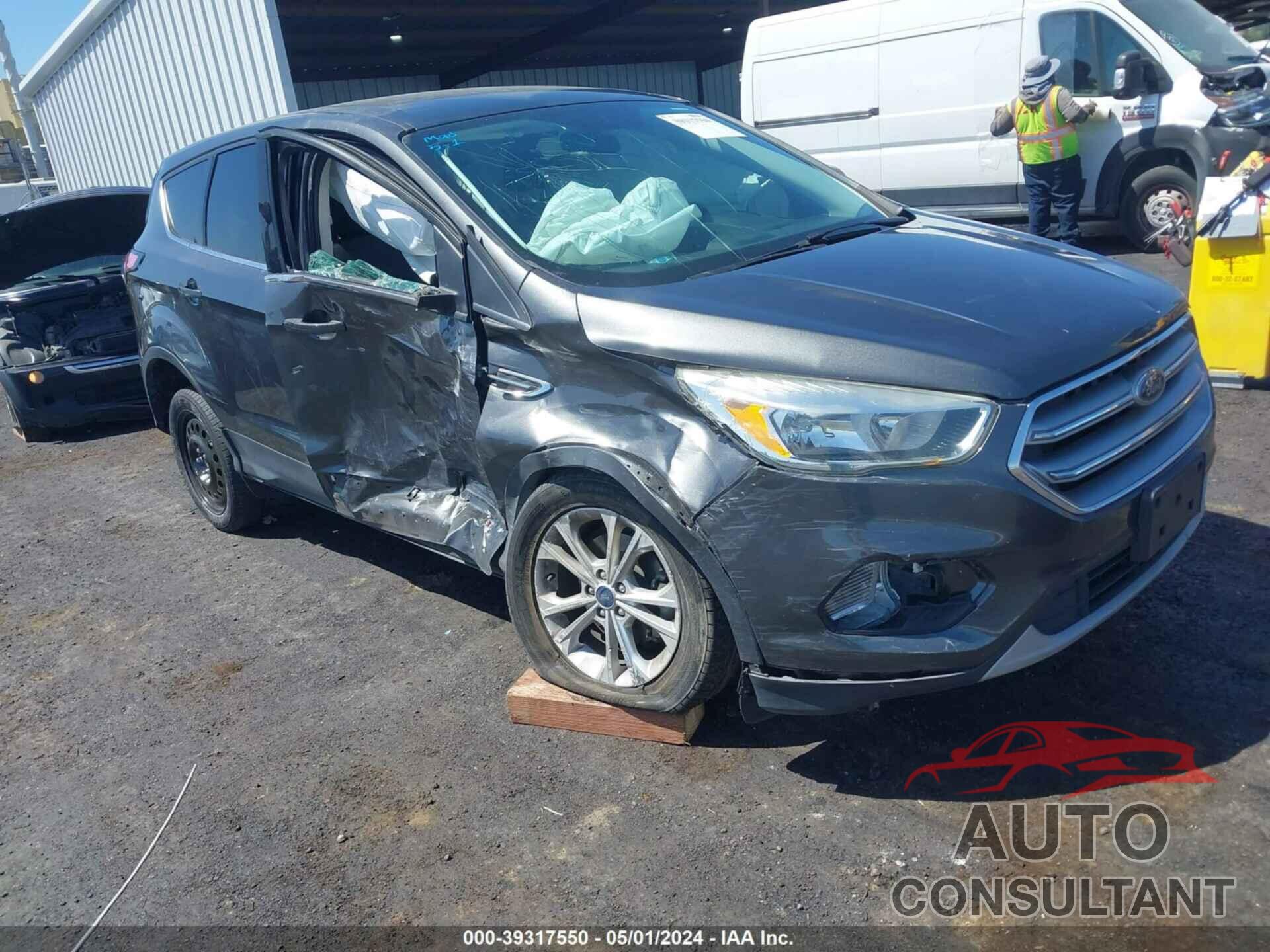 FORD ESCAPE 2017 - 1FMCU0GD7HUC27082