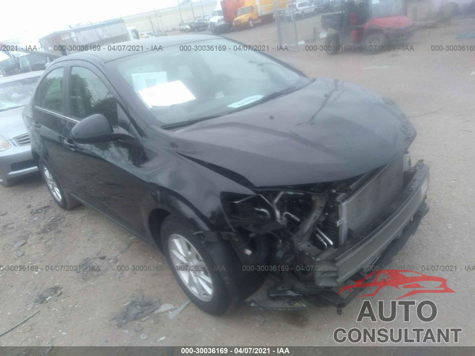 CHEVROLET SONIC 2019 - 1G1JD5SB8K4140497