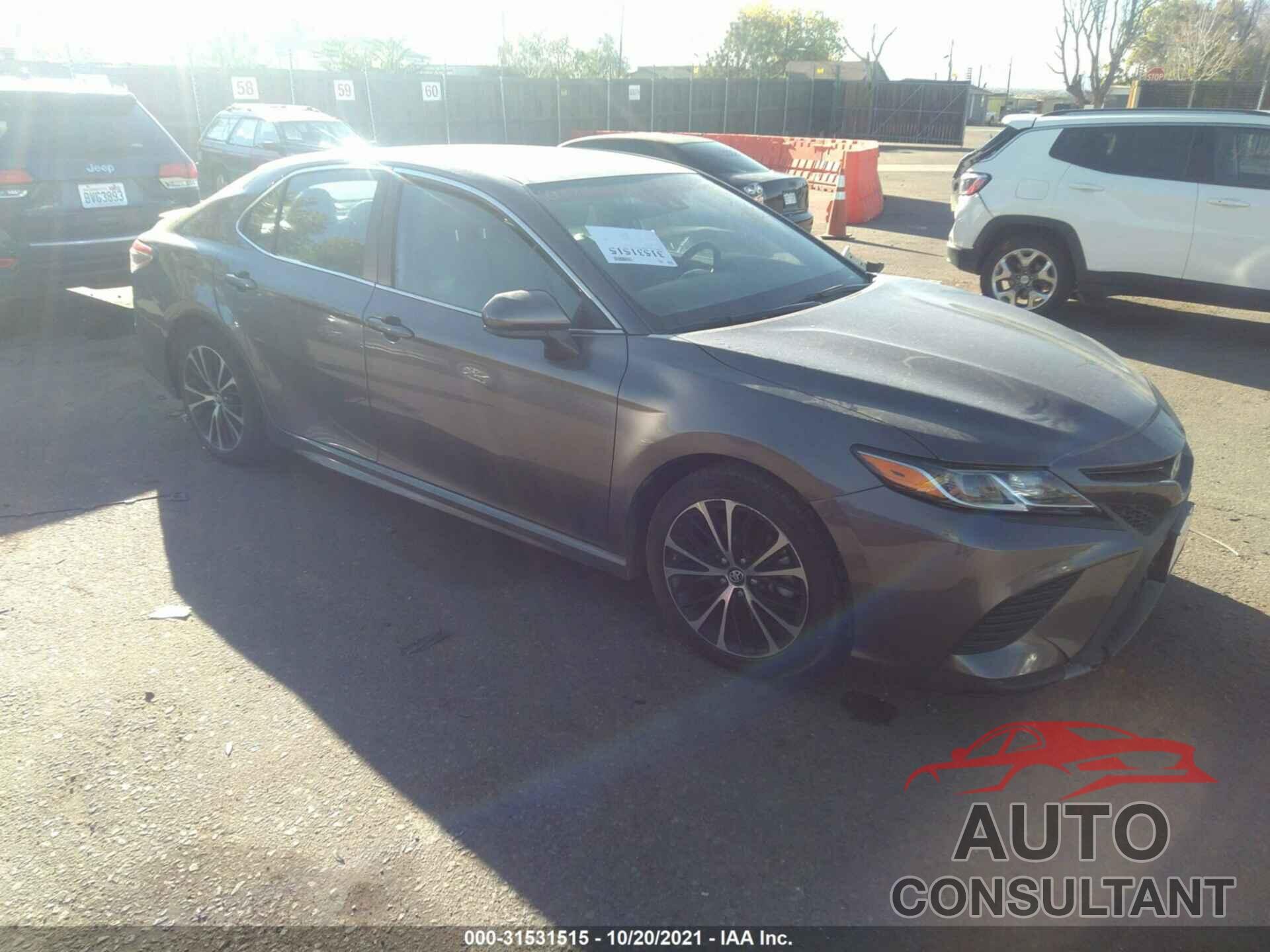 TOYOTA CAMRY 2018 - 4T1B11HK2JU510583