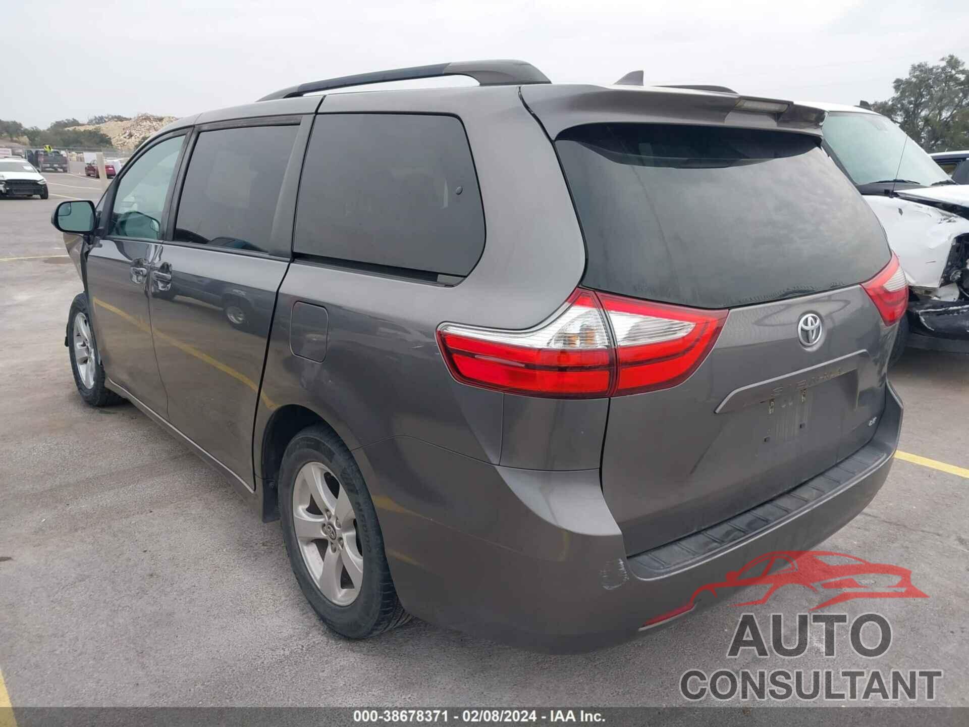 TOYOTA SIENNA 2018 - 5TDKZ3DC9JS944477