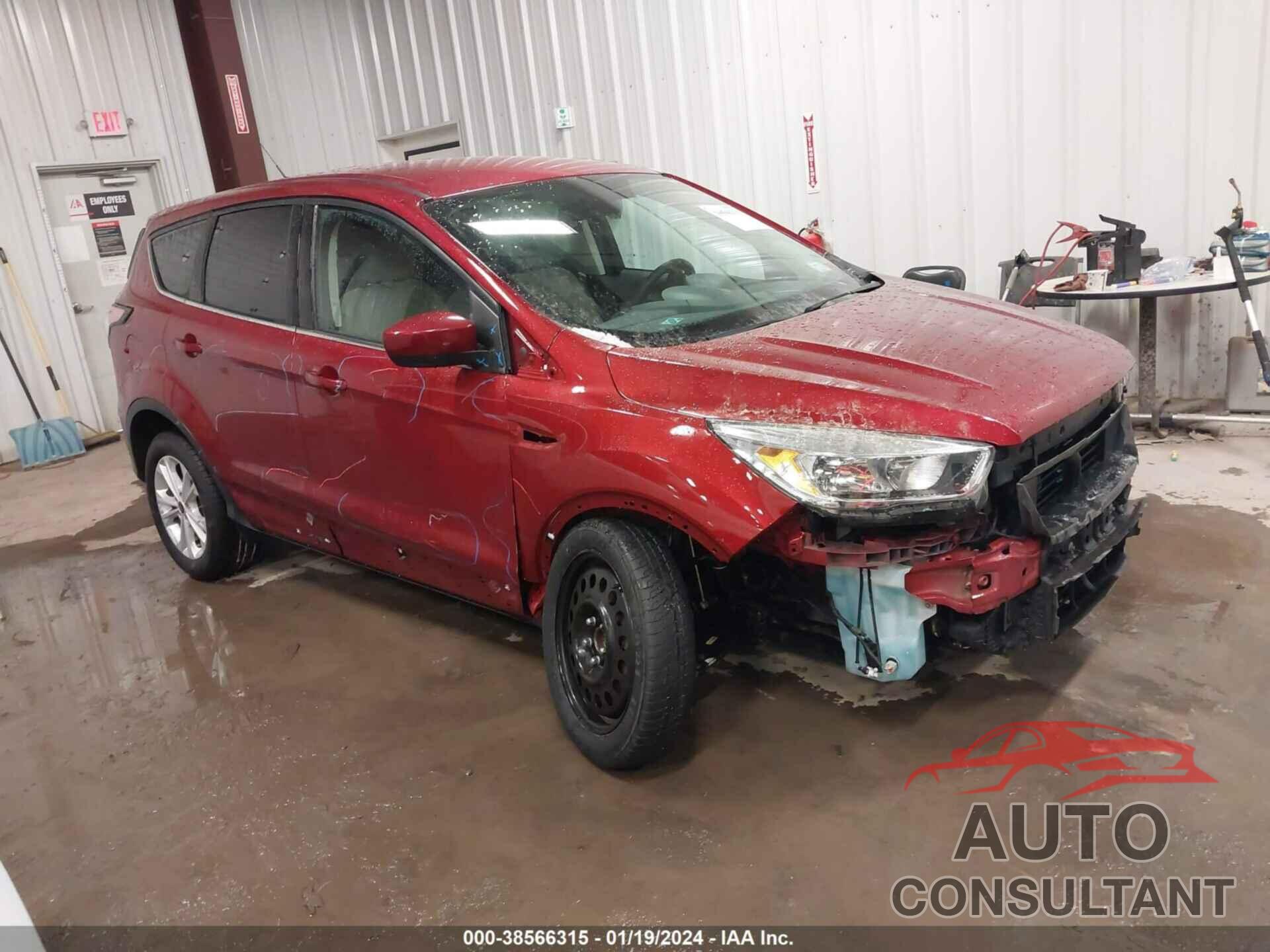FORD ESCAPE 2017 - 1FMCU9G9XHUE28605