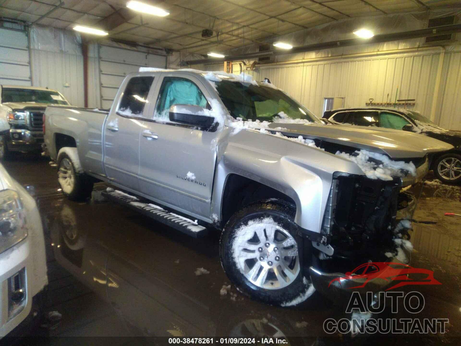 CHEVROLET SILVERADO 1500 2018 - 1GCVKREH7JZ300120